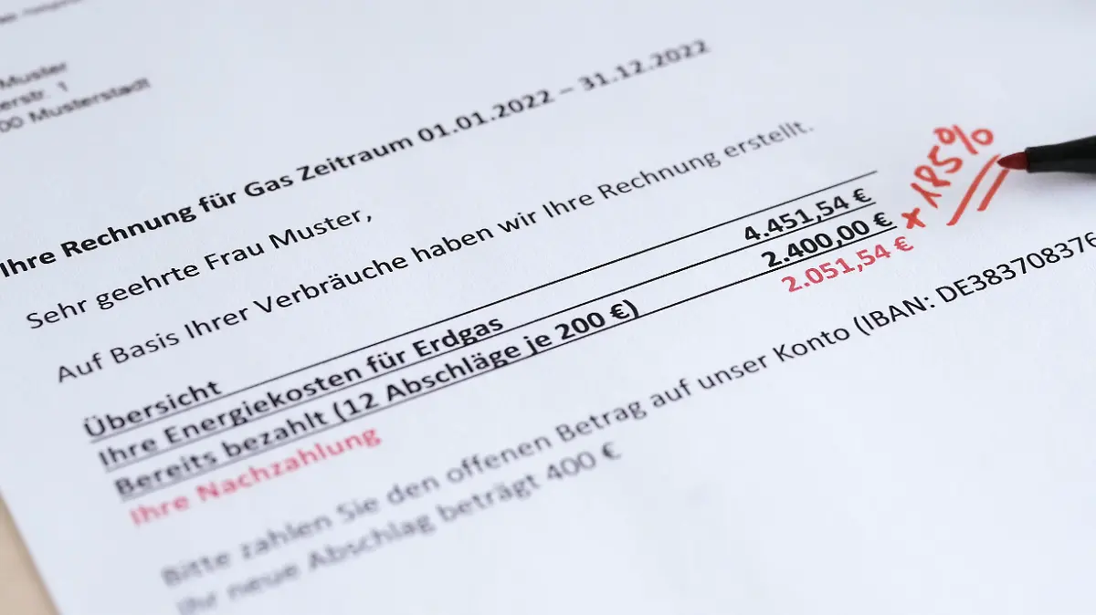 Symbolfoto Erhoehung der Gaskosten beim lokalen Gasversorger, Anbieter, Energieversorgungsunternehmen fuer Strom-, Gas-, Wasser- und Waermeversorgung
