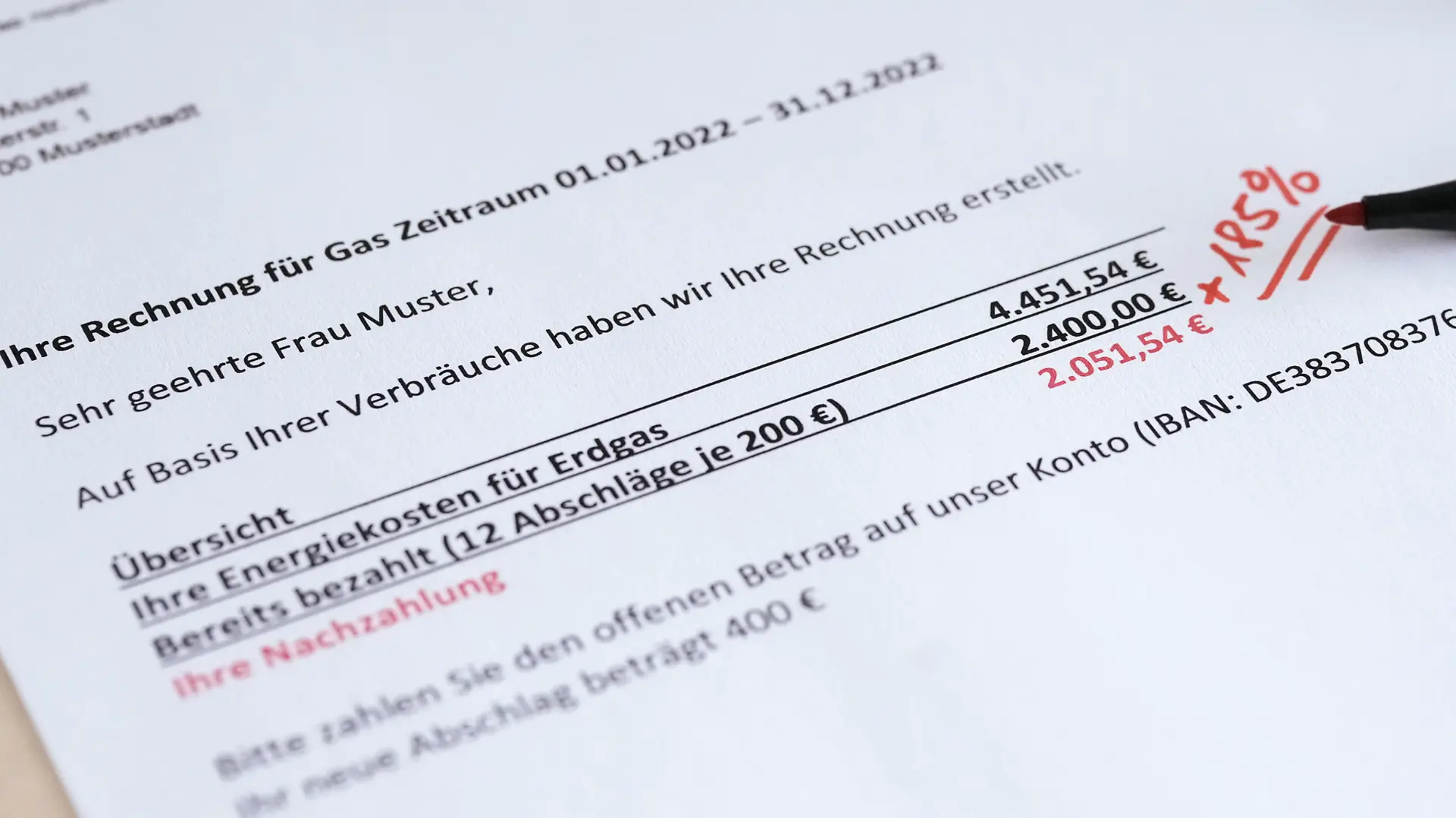 Symbolfoto Erhoehung der Gaskosten beim lokalen Gasversorger, Anbieter, Energieversorgungsunternehmen fuer Strom-, Gas-, Wasser- und Waermeversorgung