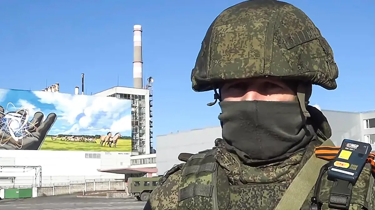 PRIPYAT, UKRAINE FEBRUARY, 2022: Pictured in this video screen grab is a soldier at the Chernobyl Nuclear Power Plant. Russian Airborne troops and the Ukrainian National Guard are providing security at the nuclear power plant. An agreement has been reached with servicemen of a separate battalion of the National Guard of Ukraine to jointly provide security at the units, the confinement and the storage facility for spent nuclear fuel. Chernobyl Nuclear Power Plant staff continue to monitor the radiation levels and work at the nuclear power plant as normal. Video grab. Best possible quality. Russian Defence Ministry/TASS A STILL IMAGE FROM A VIDEO PROVIDED 26 FEBRUARY BY A THIRD PARTY. EDITORIAL USE ONLY PUBLICATIONxINxGERxAUTxONLY TS125841