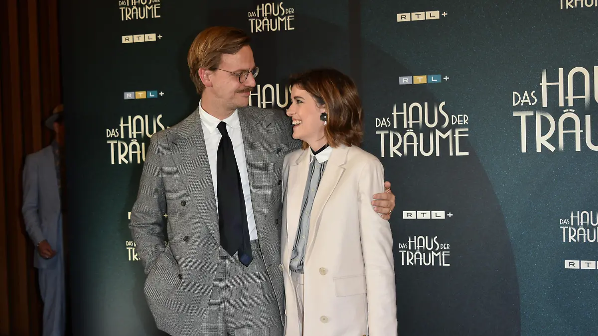 Marie Nasemann, Partner Sebastian Tigges; Das Haus der Traeume Premiere im Kino International in Berlin / 120922

*** "Das Haus der Traeume" premiere in Berlin, Germany on September 12, 2022 ***