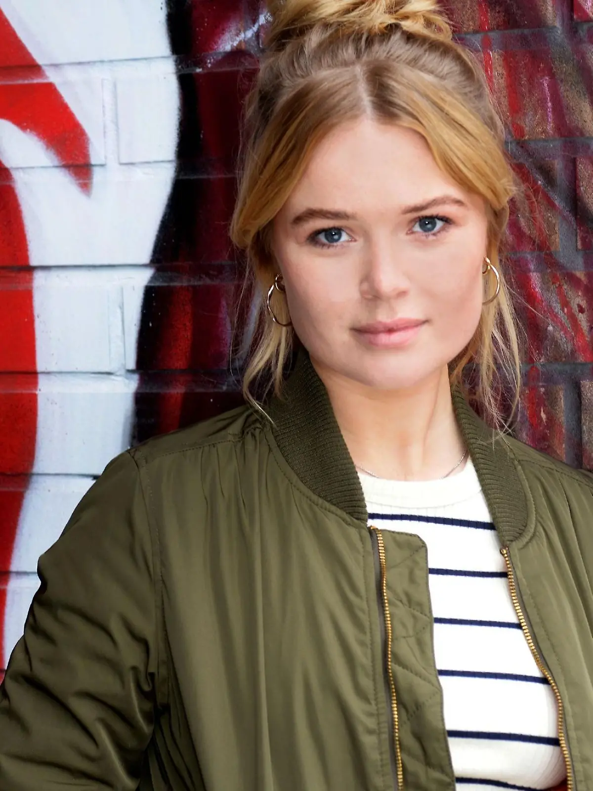 Isabel Hinz spielt die Rolle "Gina Wallenberg"

Die Verwendung des sendungsbezogenen Materials ist nur mit dem Hinweis und Verlinkung auf RTL+ gestattet.
