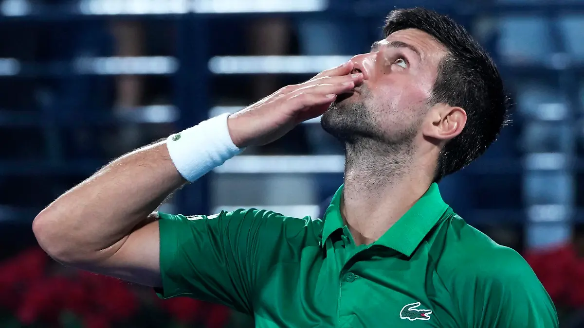 23.02.2022, Vereinigte Arabische Emirate, Dubai: Tennis: ATP-Tour - Dubai Duty Free Tennis Championship, Einzel, Herren, Achtelfinale, Djokovic (Serbien) - Khachanov (Russland): Novak Djokovic feiert nach seinem Sieg. Foto: Ebrahim Noroozi/AP/dpa +++ dpa-Bildfunk +++