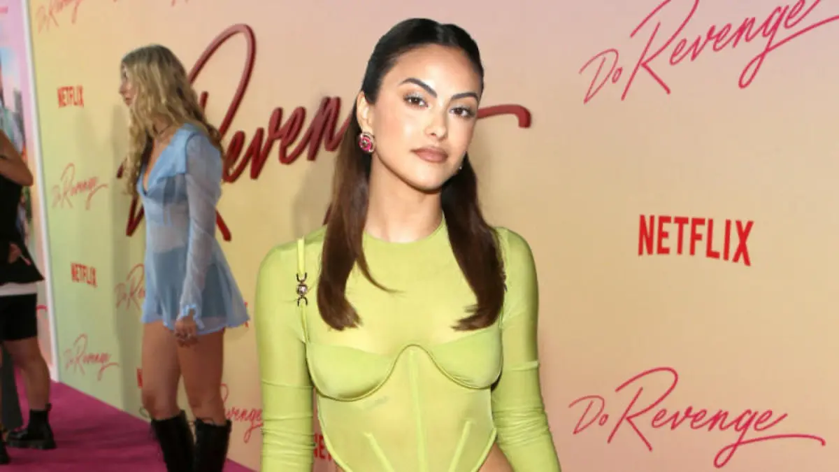 Camila Mendes verrät das Geheimnis ihres Augenbrauen-Looks