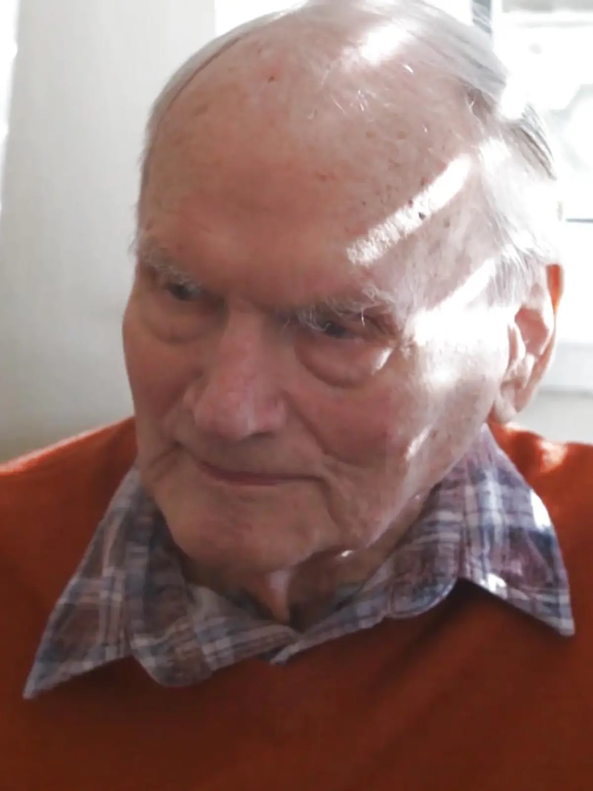 Volles Haus: Der 95-jährige Bruno Kiesel nimmt eine fünfköpfige Familie aus der Ukraine auf. Für den Rentner eine Win-Win-Situation, denn die Familie ist in Sicherheit und er nicht länger alleine. Wie es dazu kam und wie die Familie nun lebt, im Video.