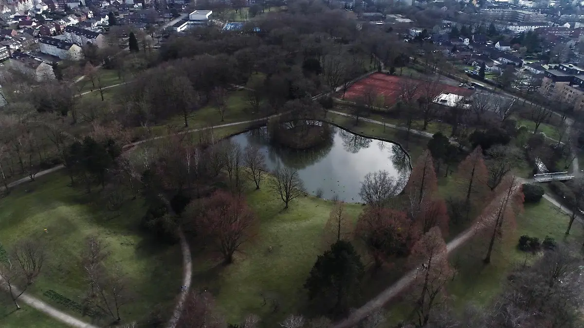 Kind fällt in Teich Recklinghausen
