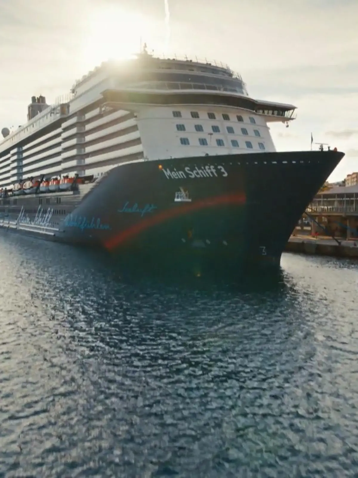 Alle an Bord! "Der Schiffsarzt" nimmt ab dem 20. September auch bei RTL Kurs auf das weite Meer.