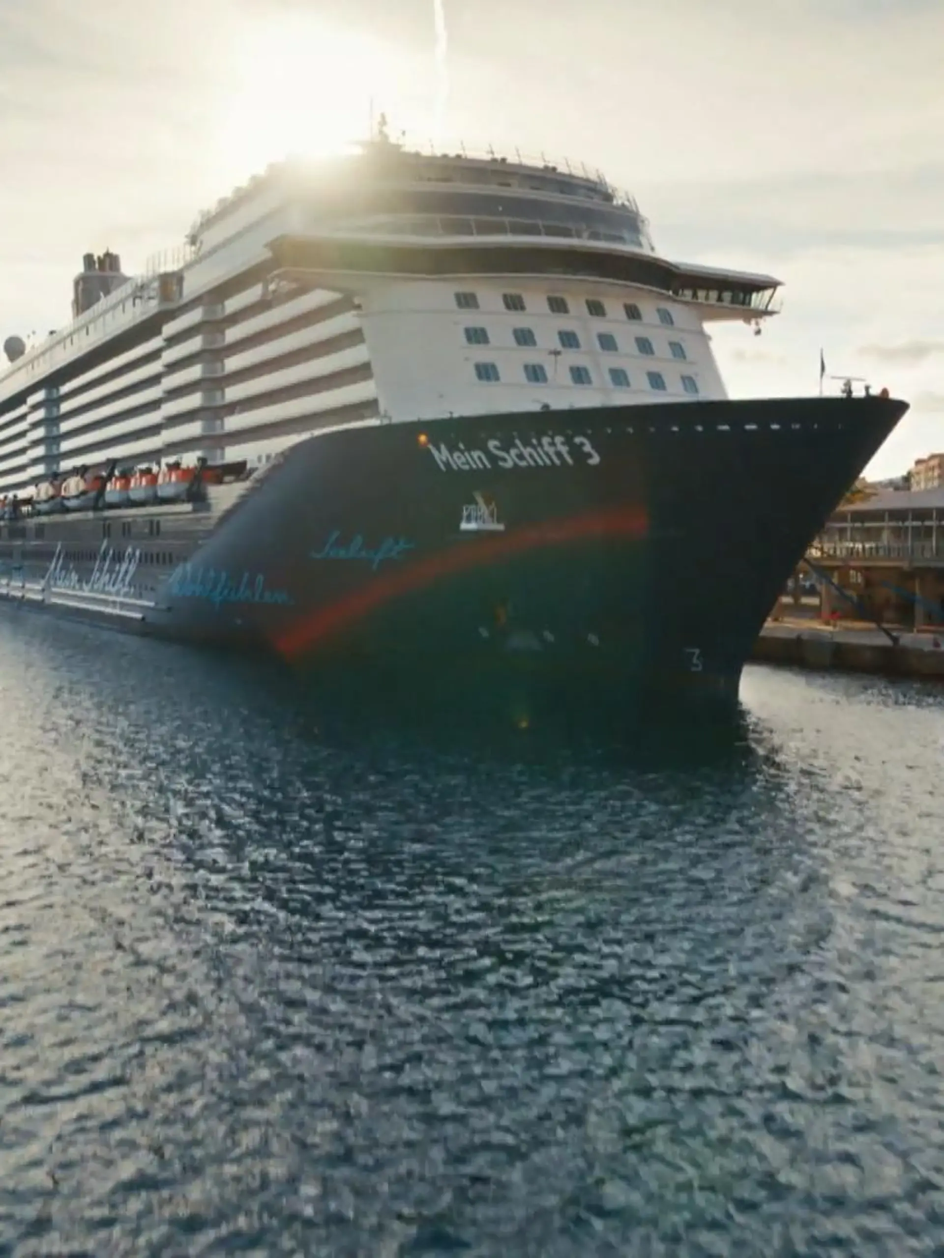 Alle an Bord! "Der Schiffsarzt" nimmt ab dem 20. September auch bei RTL Kurs auf das weite Meer.