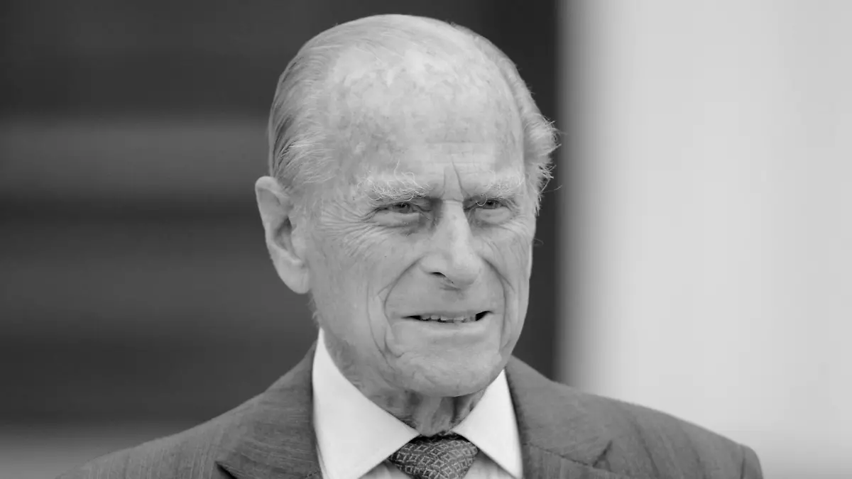 ARCHIV - 24.06.2015, Berlin: Prinz Philip, Herzog von Edinburgh, beim fünften Staatsbesuch des britischen Königspaares in Deutschland. Für einen Dokumentarfilm über den im April im Alter von 99 Jahren gestorbenen Prinz Philip haben Mitglieder der britischen Königsfamilie seltene Einblicke in ihre Gefühls- und Gedankenwelt gegeben. (zu dpa «Royals geben in BBC-Doku über Prinz Philip seltene Einblicke») Foto: Michael Kappeler/dpa +++ dpa-Bildfunk +++