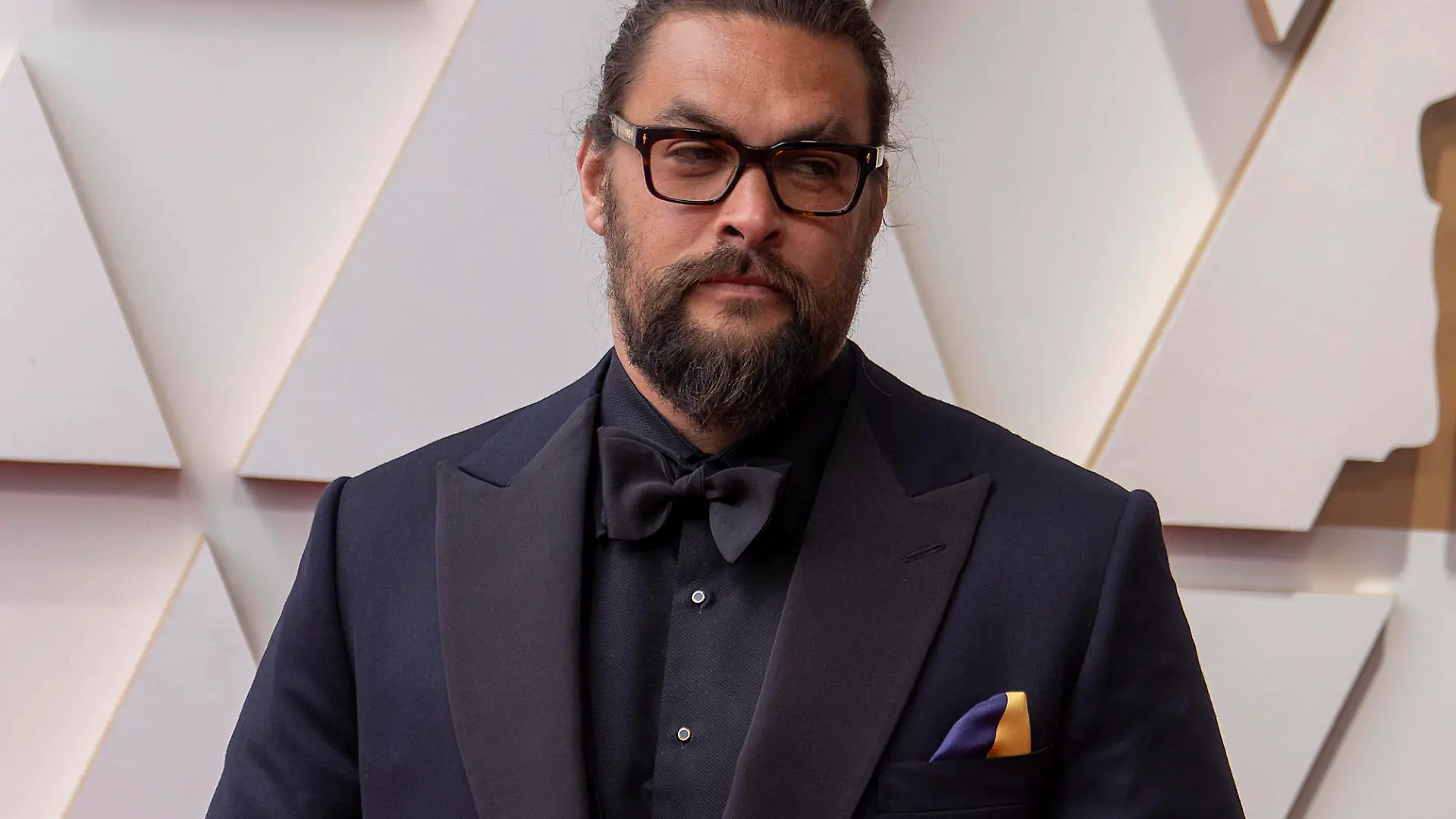 Jason Momoa poses on the red carpet upon arrival at the Oscars at the Dolby Theater in Los Angeles, California, USA, 27 March 2022. EFE / Javier Rojas Academy Oscar Awards ACHTUNG: NUR REDAKTIONELLE NUTZUNG PUBLICATIONxINxGERxSUIxAUTxONLY Copyright: xJavierxRojasx AME6505 20220328-03cc2d1539aa9c6b4b03625330b2542a2d97e27c
