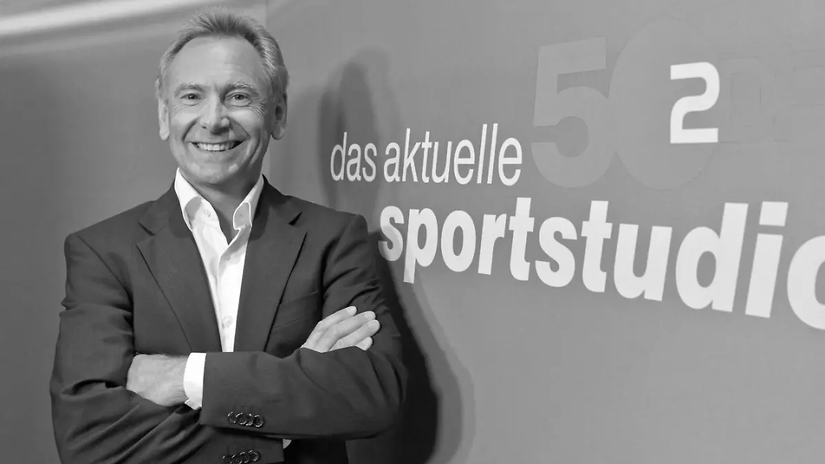 ARCHIV - 02.07.2013, Hamburg: Der damalige ZDF-Sportchef Dieter Gruschwitz posiert während einer Pressekonferenz zum 50. Jubiläum der ZDF-Sendung «das aktuelle sportstudio». (zu dpa «Früherer ZDF-Sportchef Gruschwitz gestorben») Foto: picture alliance / dpa +++ dpa-Bildfunk +++
