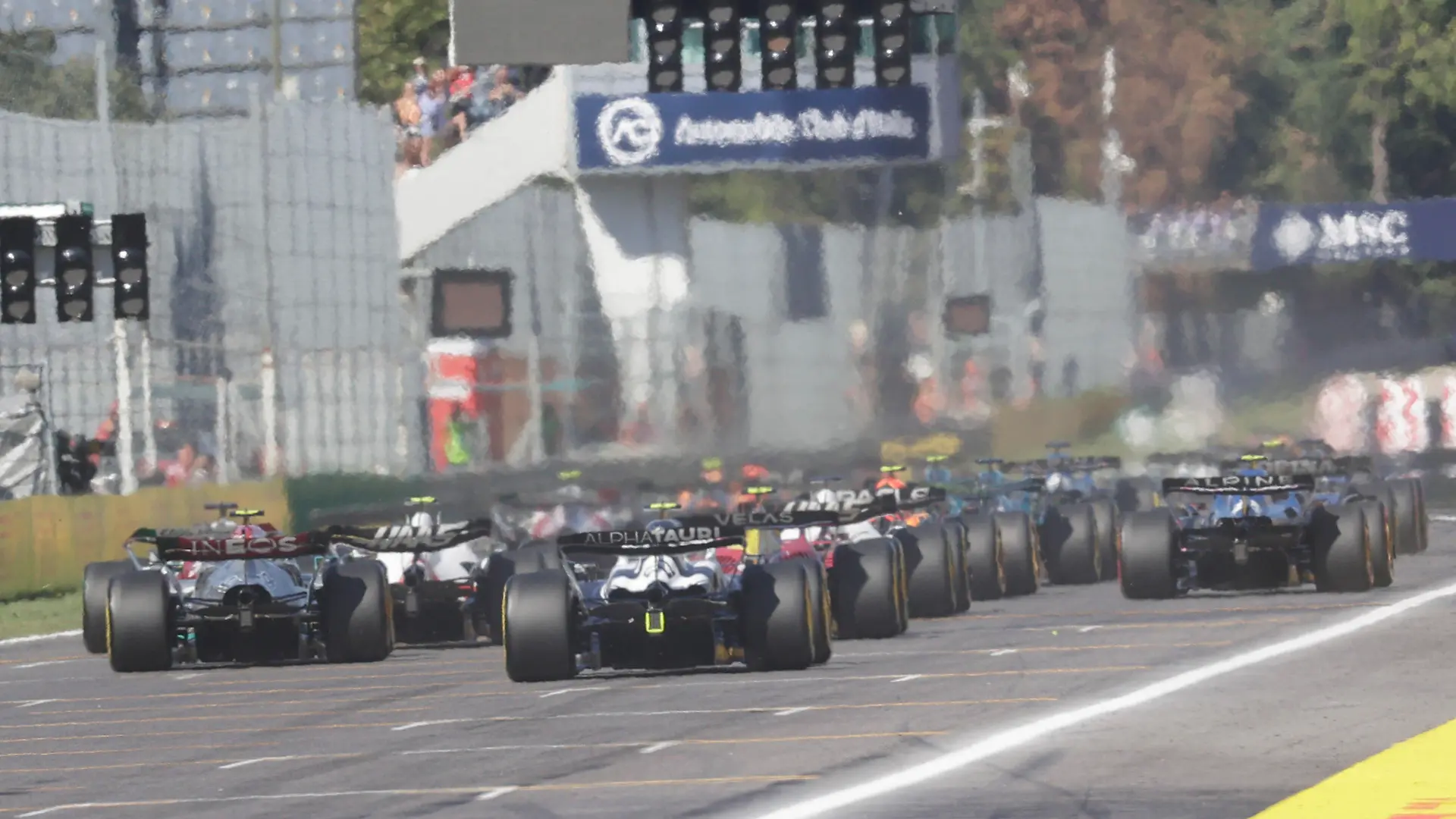 11.09.2022, Italien, Monza: Formel 1: Großer Preis von Italien: Die Fahrer beim Start auf der Rennstrecke. Foto: Ciro De Luca/Reuters POOL/dpa +++ dpa-Bildfunk +++