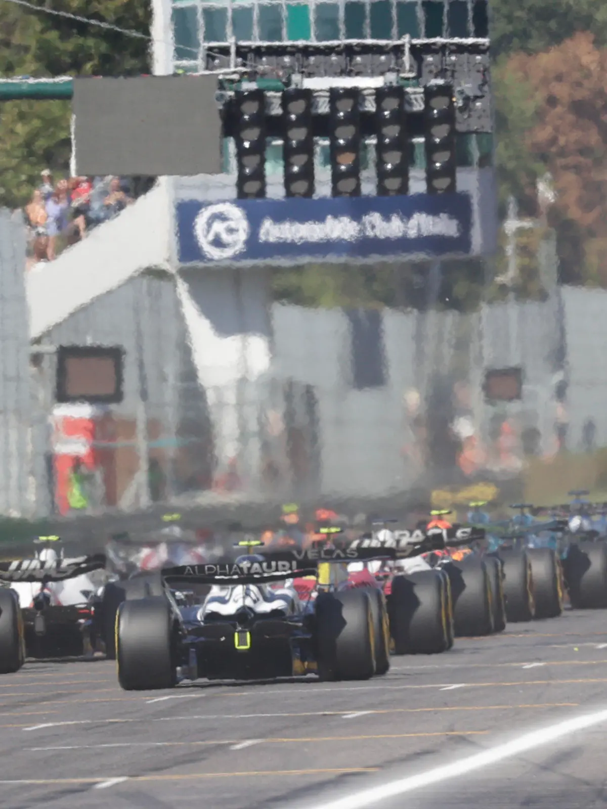 11.09.2022, Italien, Monza: Formel 1: Großer Preis von Italien: Die Fahrer beim Start auf der Rennstrecke. Foto: Ciro De Luca/Reuters POOL/dpa +++ dpa-Bildfunk +++
