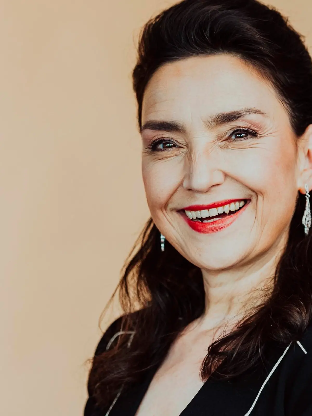 Tatjana Clasing spielt "Simone Steinkamp"

Die Verwendung des sendungsbezogenen Materials ist nur mit dem Hinweis und Verlinkung auf RTL+ gestattet.
