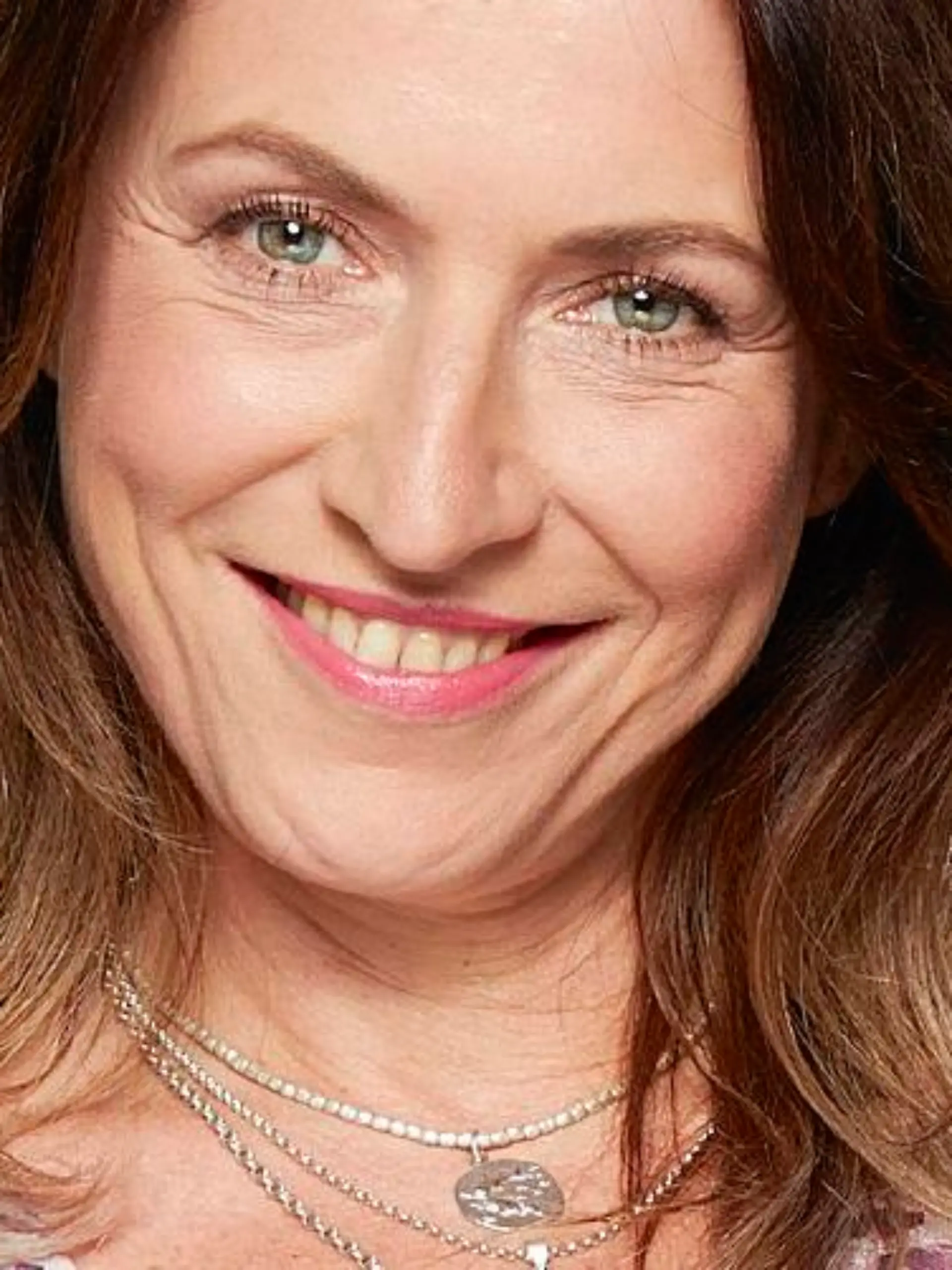 Berrit Arnold spielt "Daniela Bremer"

Die Verwendung des sendungsbezogenen Materials ist nur mit dem Hinweis und Verlinkung auf RTL+ gestattet.