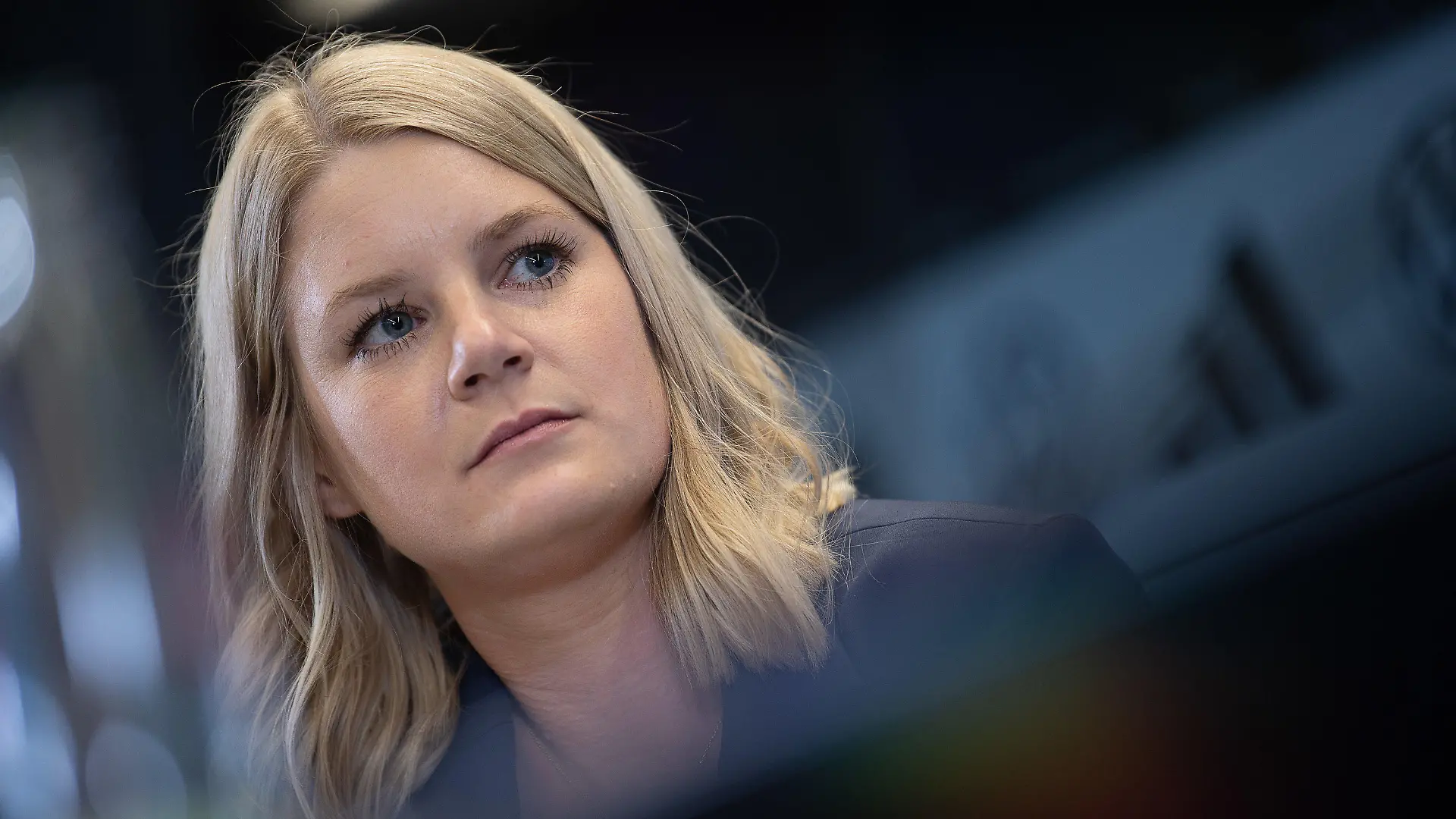 20.09.2022, Hessen, Frankfurt/Main: Fußball: Nationalmannschaft, Deutschland, Nations League, vor den Spielen gegen Ungarn und England, Pressekonferenz, DFB-Campus: Franziska Wülle, Pressesprecherin Deutsche Fußball-Nationalmannschaft der Männer. Foto: Sebastian Gollnow/dpa - WICHTIGER HINWEIS: Gemäß den Vorgaben der DFL Deutsche Fußball Liga bzw. des DFB Deutscher Fußball-Bund ist es untersagt, in dem Stadion und/oder vom Spiel angefertigte Fotoaufnahmen in Form von Sequenzbildern und/oder videoähnlichen Fotostrecken zu verwerten bzw. verwerten zu lassen. +++ dpa-Bildfunk +++