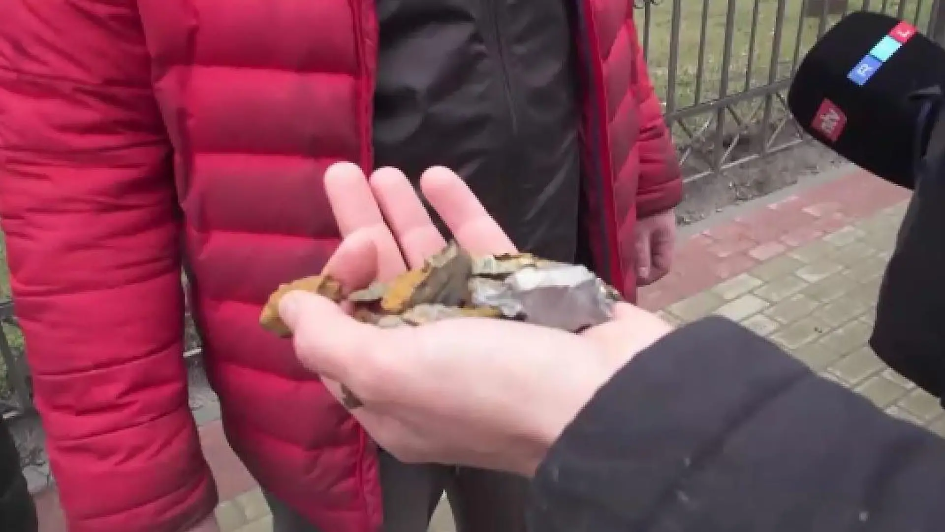 Ein "Souvenir" des Krieges: Vater hat Artillerie-Splitter in der Hosentasche