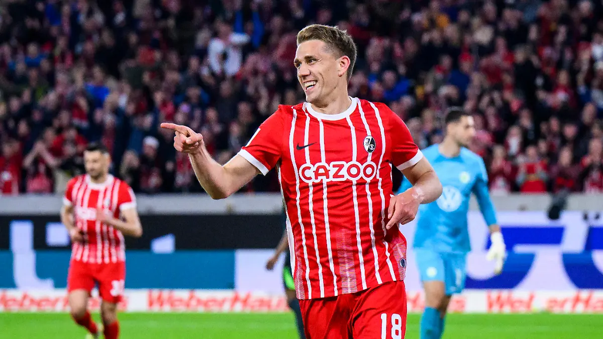 ARCHIV - 19.05.2023, Baden-Württemberg, Freiburg im Breisgau: Fußball: Bundesliga, SC Freiburg - VfL Wolfsburg, 33. Spieltag, Europa-Park Stadion. Freiburgs Nils Petersen jubelt nach einem Tor, welches nach Videobeweis zurückgenommen wurde. Der Ex-Nationalspieler musste psychologische Hilfe in Anspruch nehmen. (zu dpa: «Ex-Nationalspieler Petersen: Während Karriere 18 Monate in Therapie») Foto: Tom Weller/dpa +++ dpa-Bildfunk +++