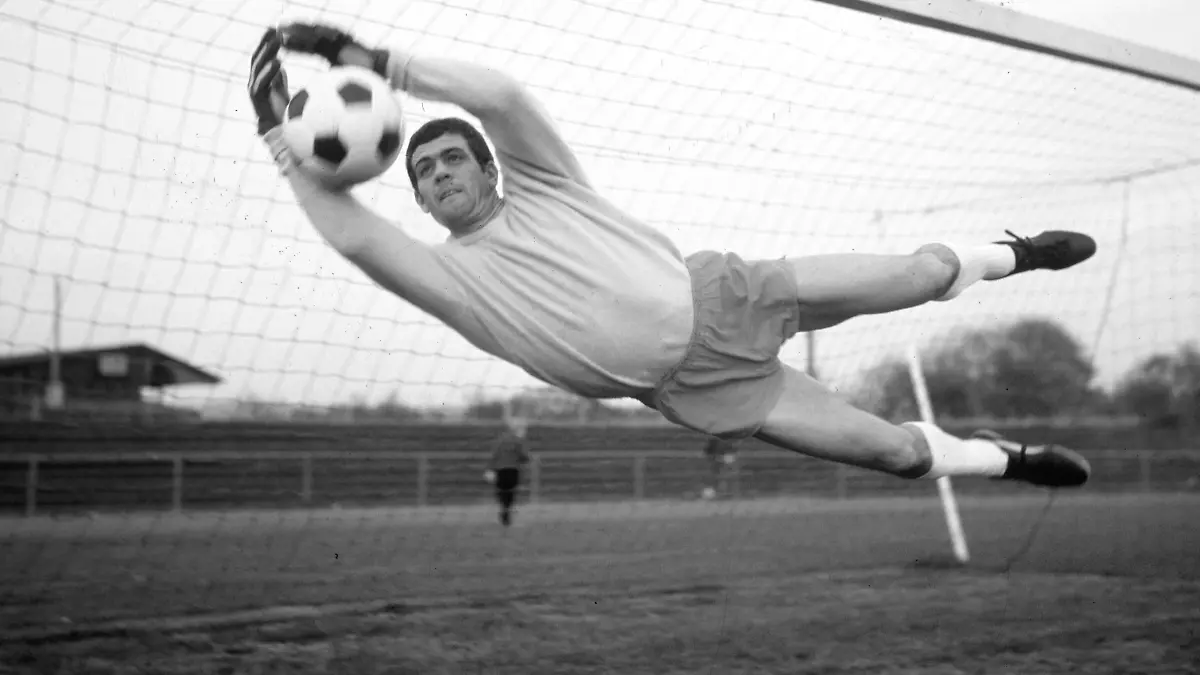 Torwart Wolfgang Fahrian (Fortuna Düsseldorf)

Goalkeeper Wolfgang Fahrian Fortuna Dusseldorf