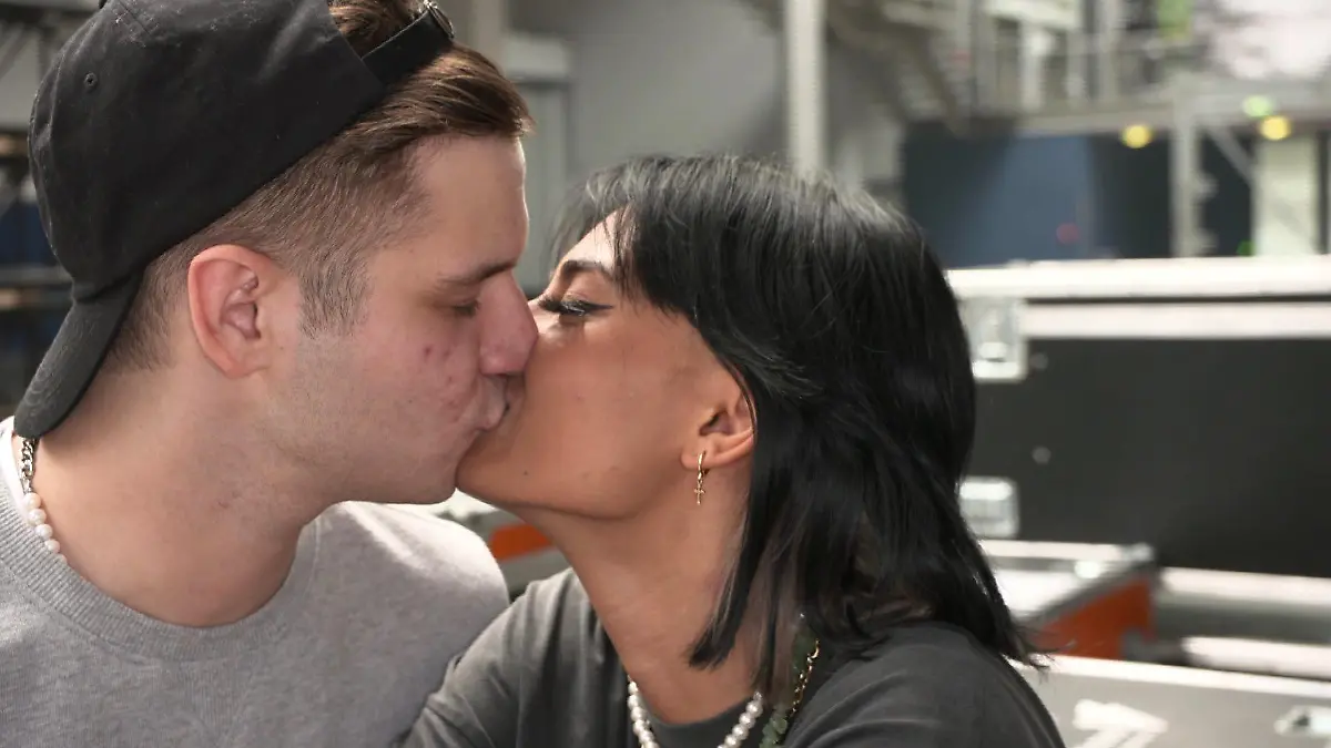 Din und Tina drücken sich bei DSDS gegenseitig die Daumen