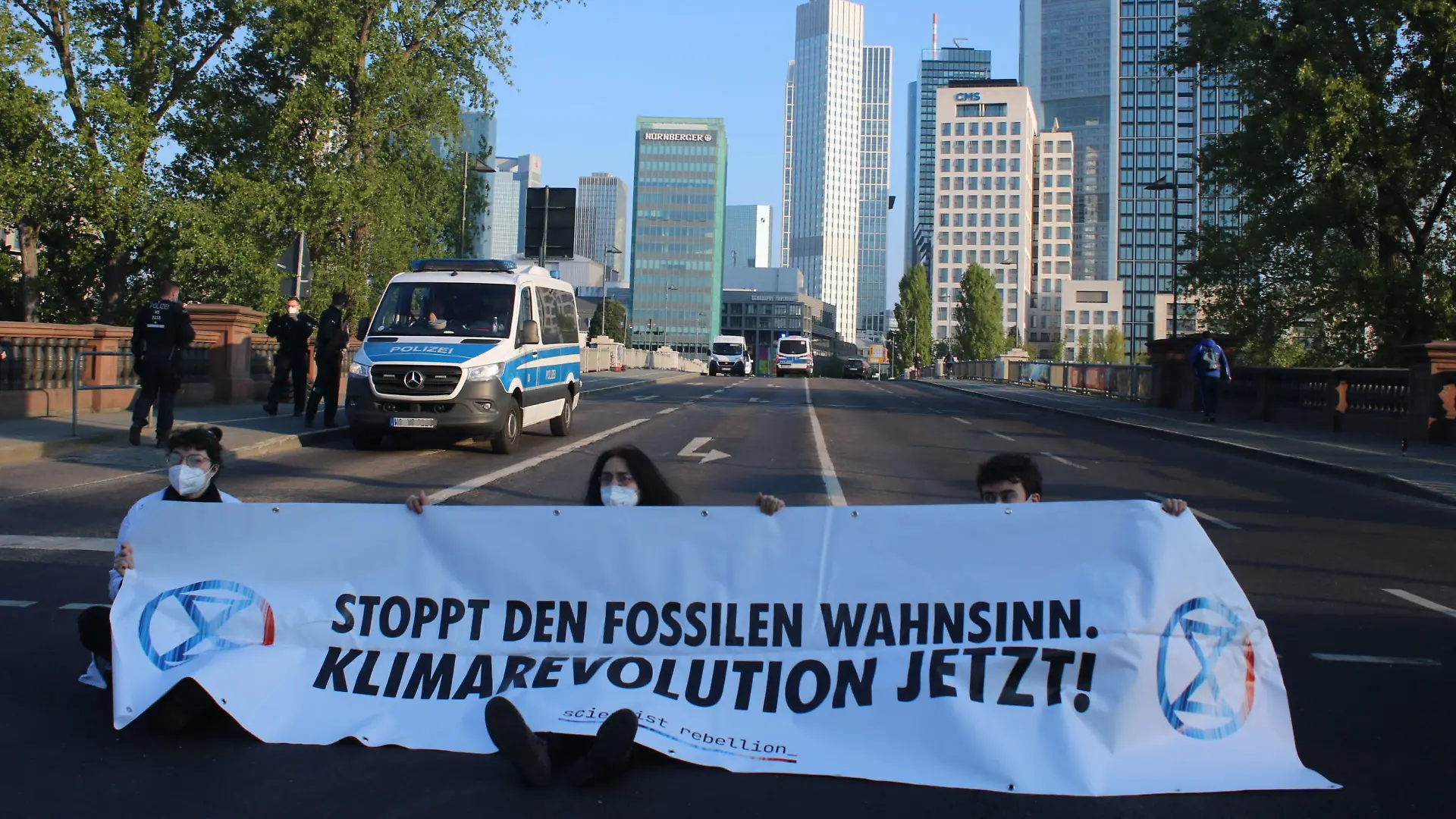 Bei den erneuten Protesten der "Letzten Generation" nahmen auch zehn Wissenschaftler teil.