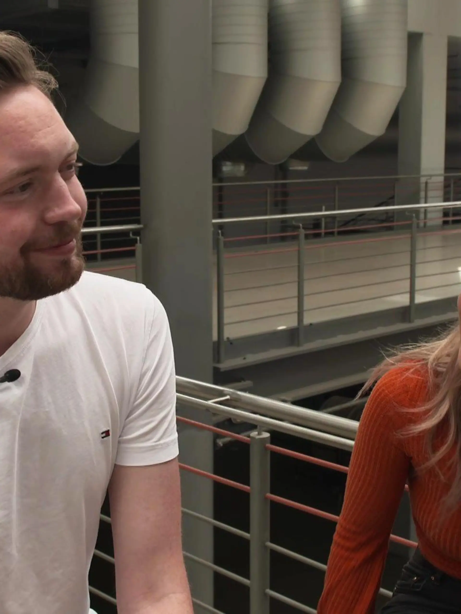 Wenn Basti und Sarah aufeinander treffen, gibt's viel zu lachen.