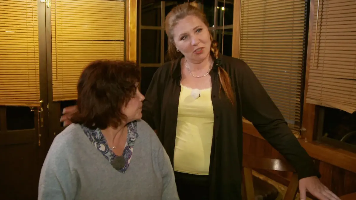 Gute Nacht und bis Morgen: Monika überlasst Konkurrentin Simone das Feld bei Kaffeebauer Felix