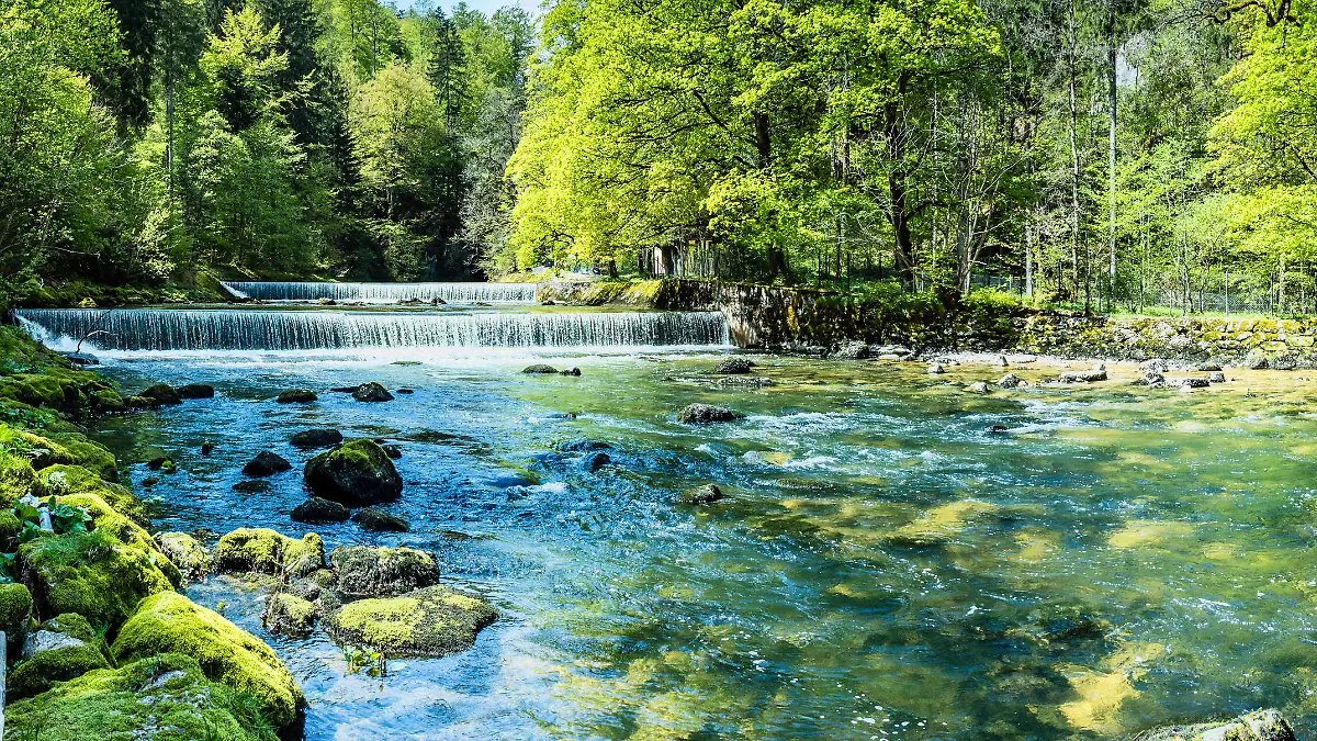 Areuse, Fluss im Neuenburger Jura, Schweiz, Panorama