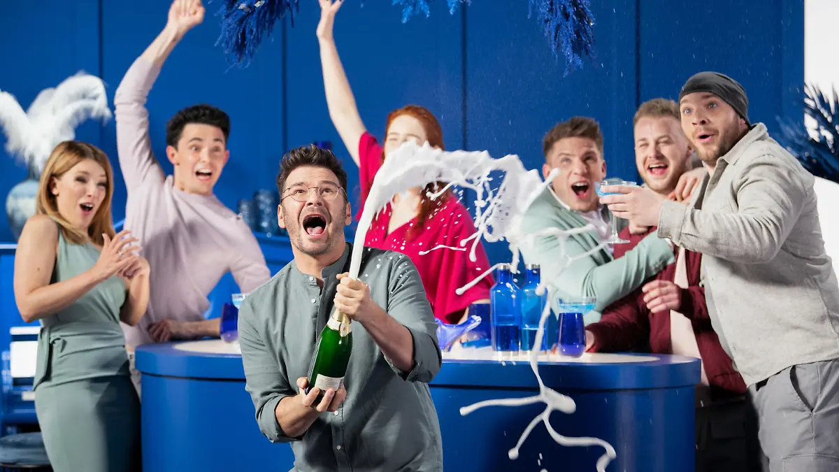 V.l.: Iris Mareike Steen, Marc Weinmann, Thomas Drechsel, Olivia Marei, Lennart Borchert, Felix van Deventer und Patrick Heinrich
Die Verwendung des sendungsbezogenen Materials ist nur mit dem Hinweis und Verlinkung auf RTL+ gestattet.