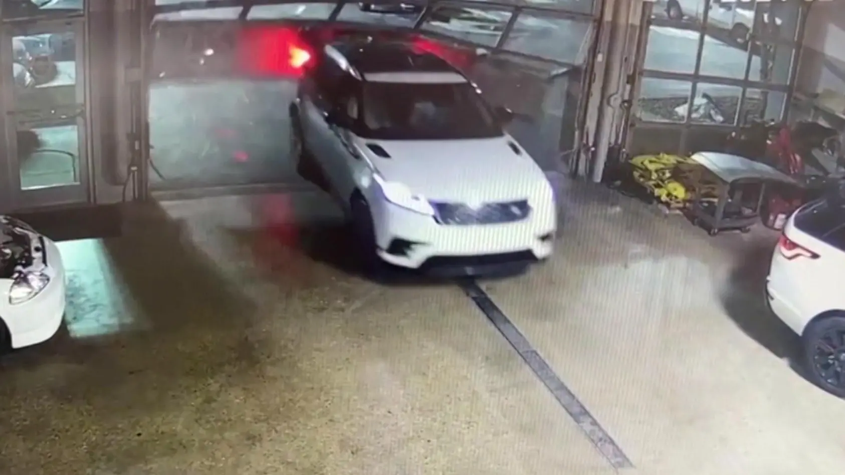 Teenies klauen Luxus-Schlitten