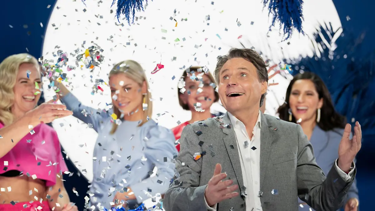 V.l.: Eva Mona Rodekirchen, Valentina Pahde, Gisa Zach, Wolfgang Bahro und Chryssanthi Kavazi
Die Verwendung des sendungsbezogenen Materials ist nur mit dem Hinweis und Verlinkung auf RTL+ gestattet.