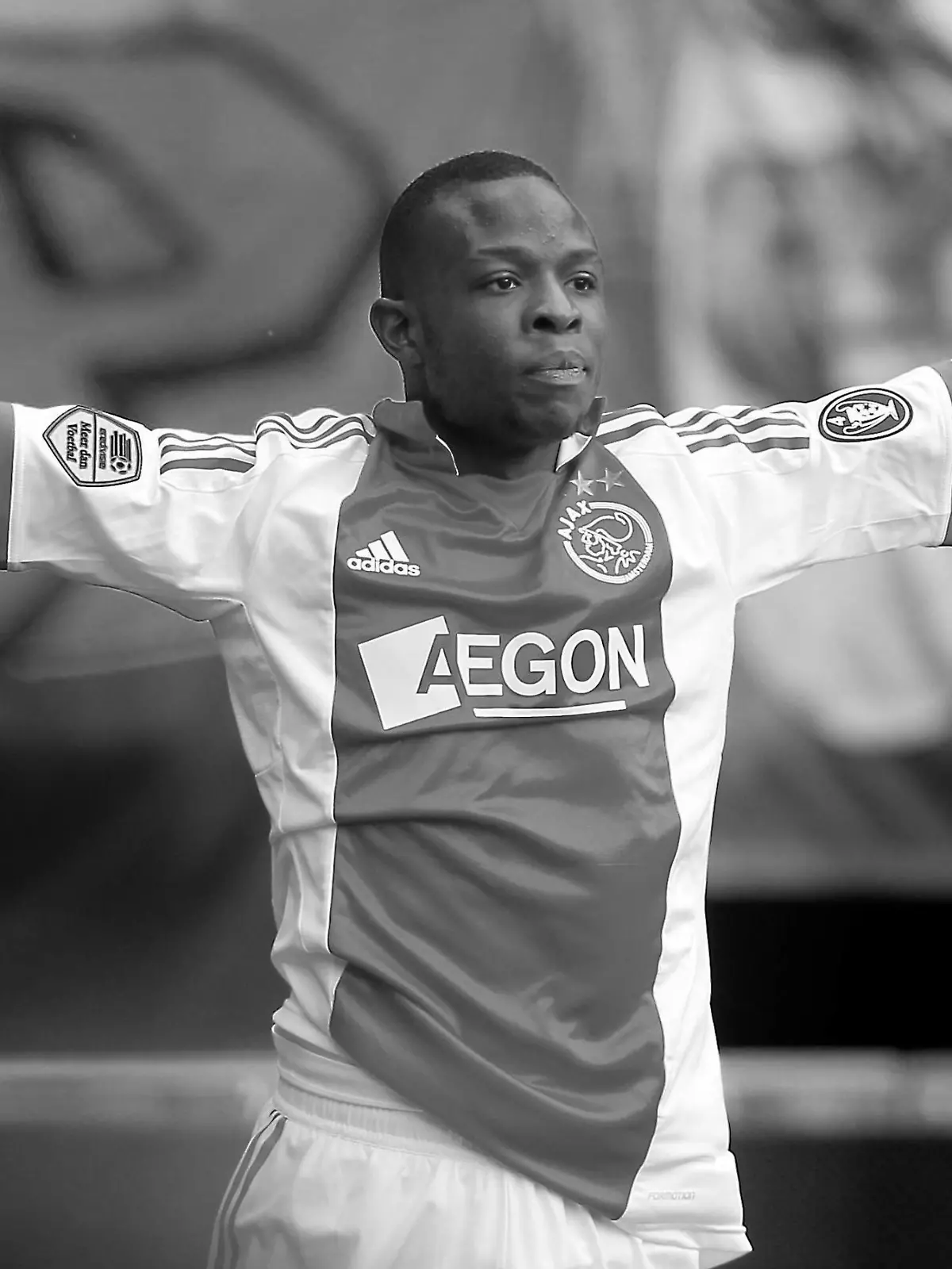 DEN HAAG , 18-03-2012 Seizoen 2011 - 2012 . Eredivisie Voetbal Kyocerastadion ADO Den Haag - Ajax. 0-2 . Jody Lukoki viert de goal waarmee hij zijn ploeg op 0-1 helpt ado - ajax *** Pine tree Hedge 18 03 2012 season 2011 2012 Eredivisie Football Kyocerastadion ADO Pine tree Hedge Ajax 0 2 Jody Lukoki Celebrates the goal with which he to be plow on 0 1 helps ADO Ajax PUBLICATIONxNOTxINxNED  
