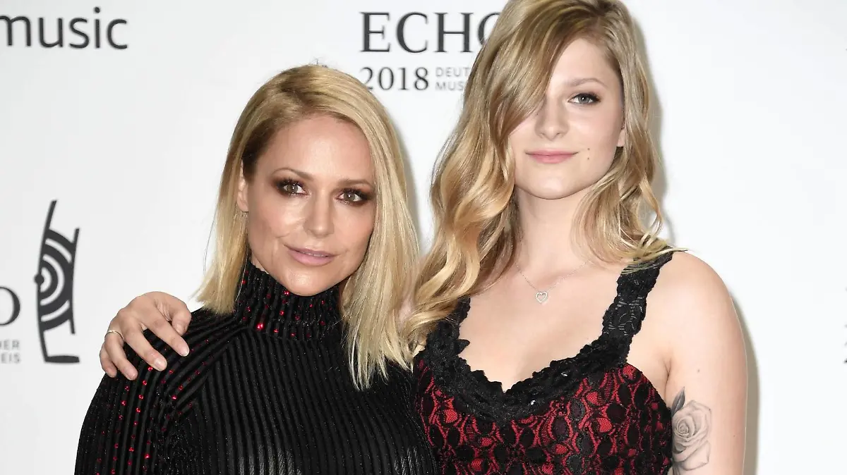 Michelle mit Tochter Marie-Louise Reim bei der 27. Verleihung des Deutschen Musikpreises Echo 2018 in der Messe Berlin. Berlin, 12.04.2017 *** Michelle with daughter Marie Louise Reim at the 27 award ceremony of the German Music Prize Echo 2018 in the Messe Berlin Berlin 12 04 2017 Foto:xF.xKernx/xFuturexImage  