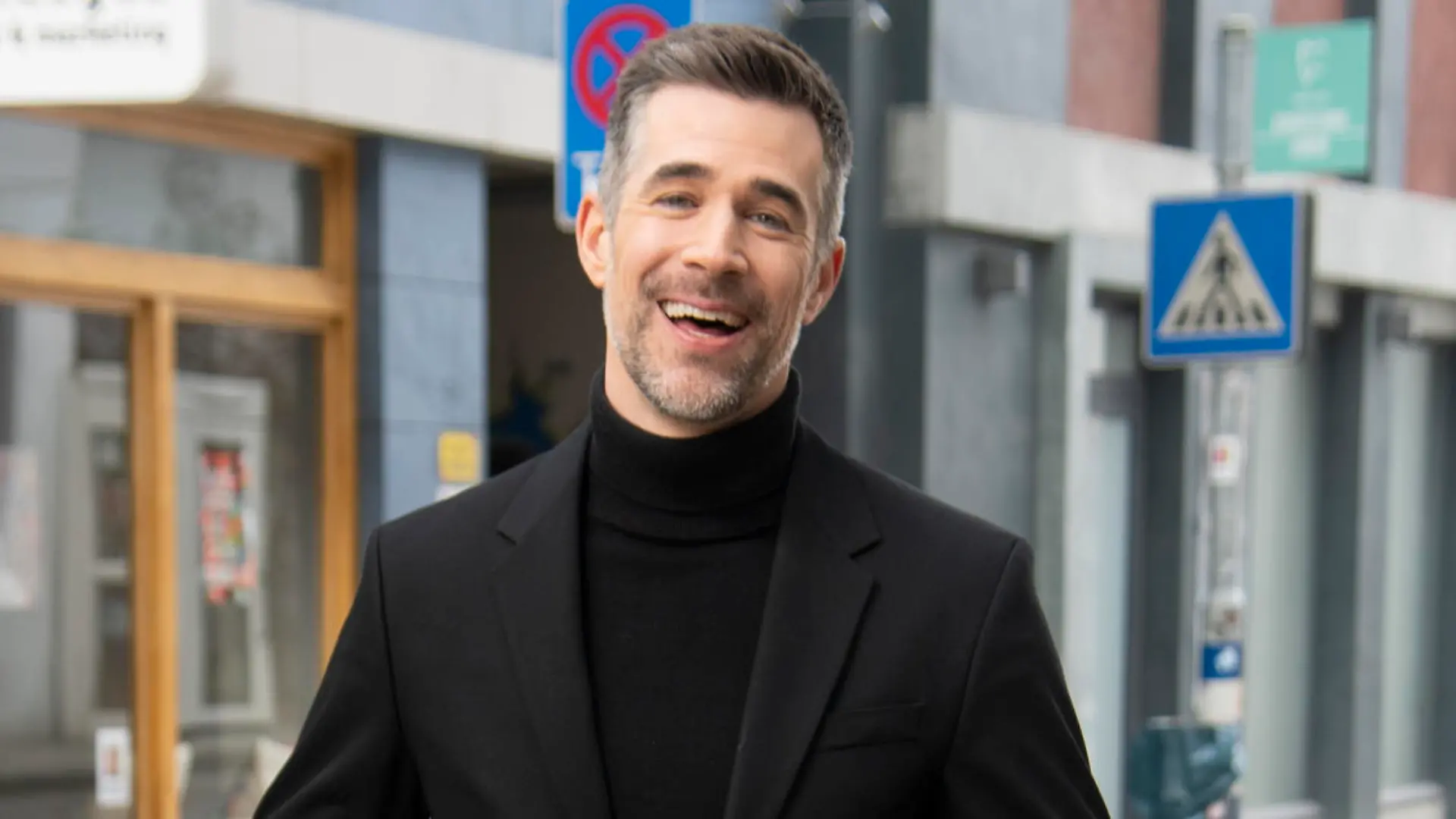 Schauspieler Jo WEIL spielt die Rolle des Dominic Adams in der RTL Vorabendserie UNTER UNS, Fototermin anlaesslich des Seriendebuts von Schauspieler Jo Weil in der Rolle des Dominic Adams am 01.03.2022 in Koeln, Â