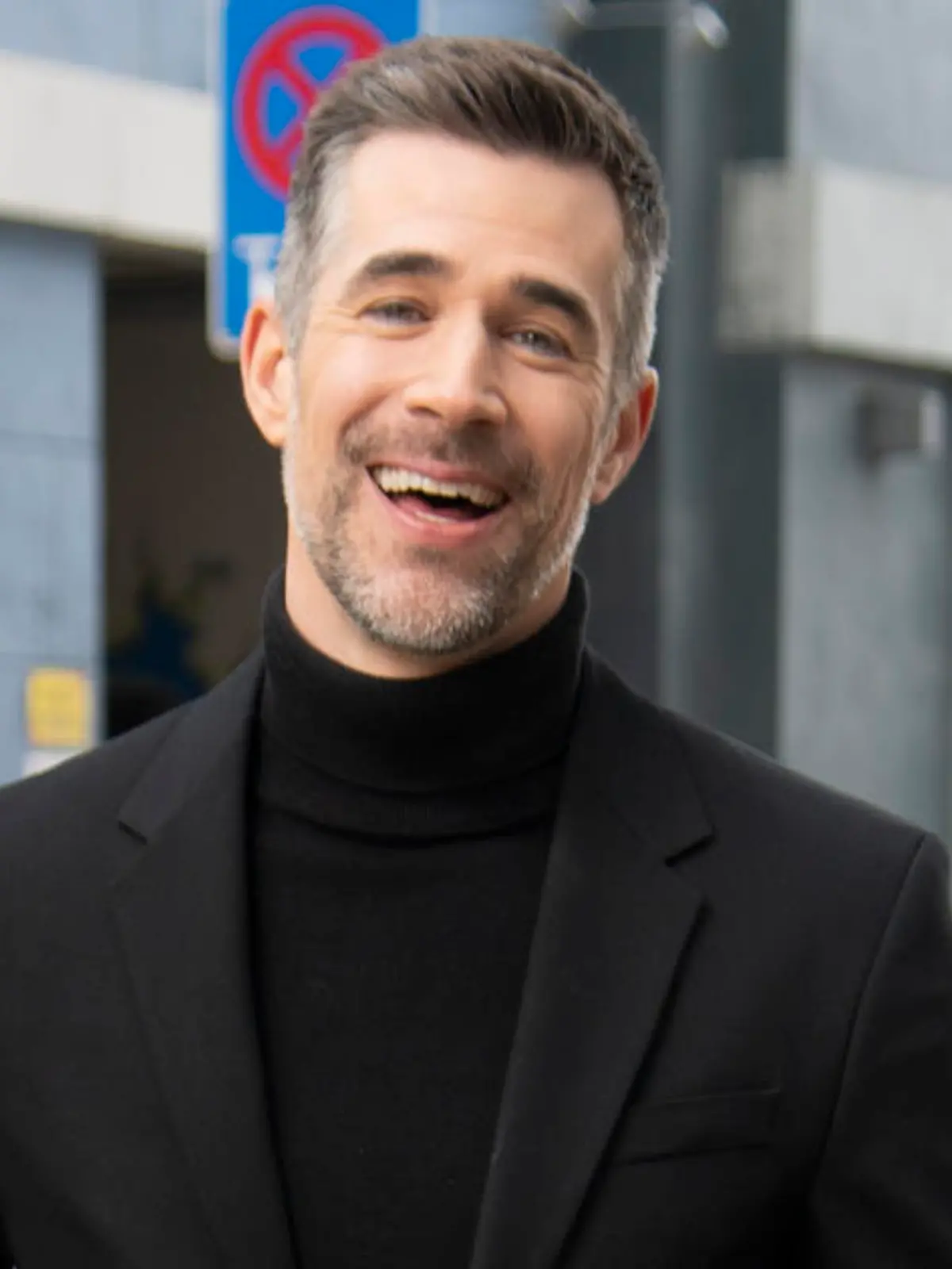 Schauspieler Jo WEIL spielt die Rolle des Dominic Adams in der RTL Vorabendserie UNTER UNS, Fototermin anlaesslich des Seriendebuts von Schauspieler Jo Weil in der Rolle des Dominic Adams am 01.03.2022 in Koeln, Â