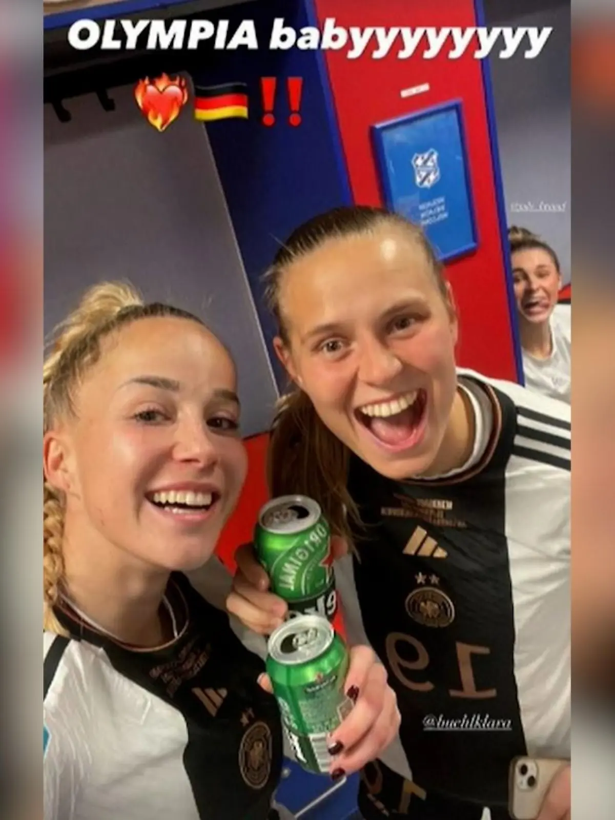 In der Kabine der DFB-Frauen floss das Bier.