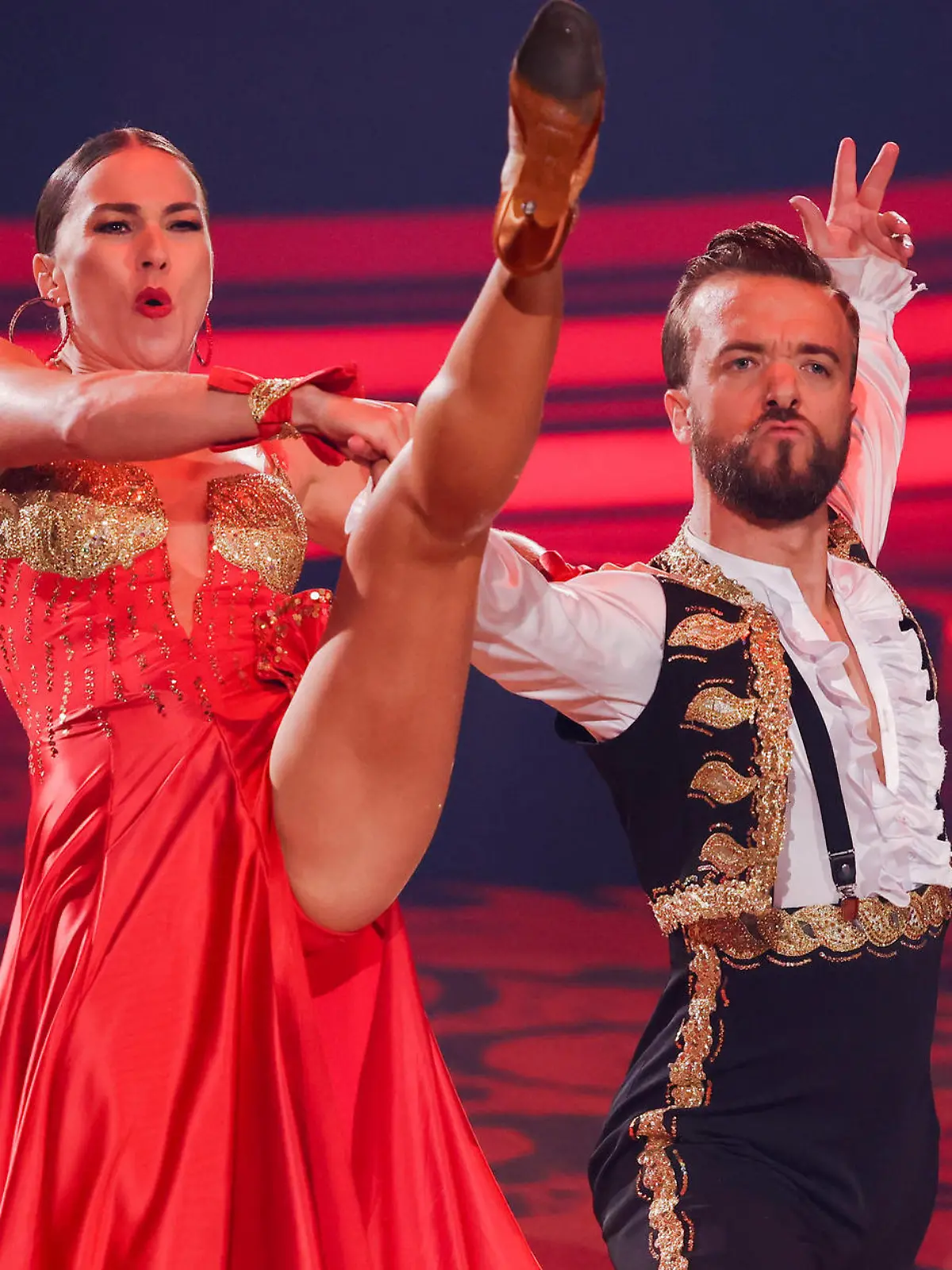 20.05.2022, Nordrhein-Westfalen, Köln: Mathias Mester, Sportler, und Renata Lusin, Profitänzerin, tanzen in der RTL-Tanzshow "Let's Dance" im Coloneum. Foto: Rolf Vennenbernd/dpa +++ dpa-Bildfunk +++