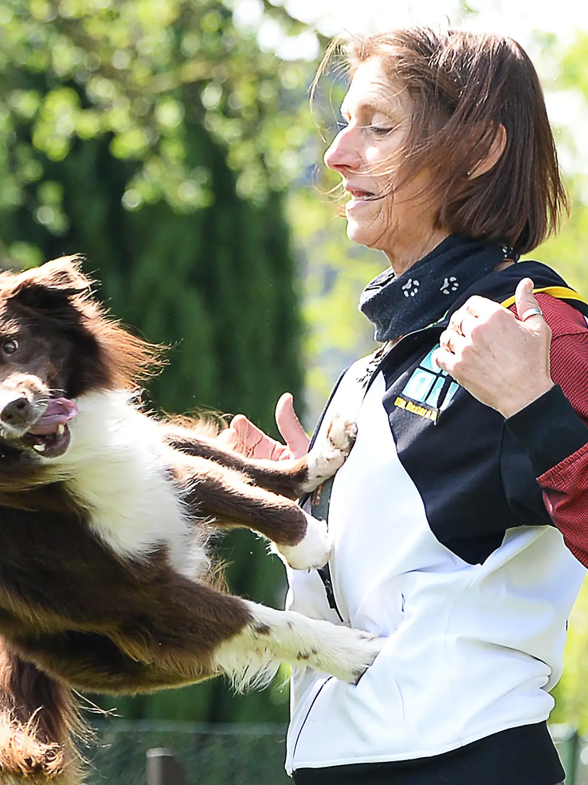 Uta Opel trainiert mit ihrem Rüden Takutai für eine Choreographie in der Sportart Dogdance. Beim Dogdancing vollführen Hund und Mensch rhythmische Bewegungen zu Musik. (zu dpa «Eine Frau tanzt mit ihren Hunden - und gewinnt damit Meistertitel»)