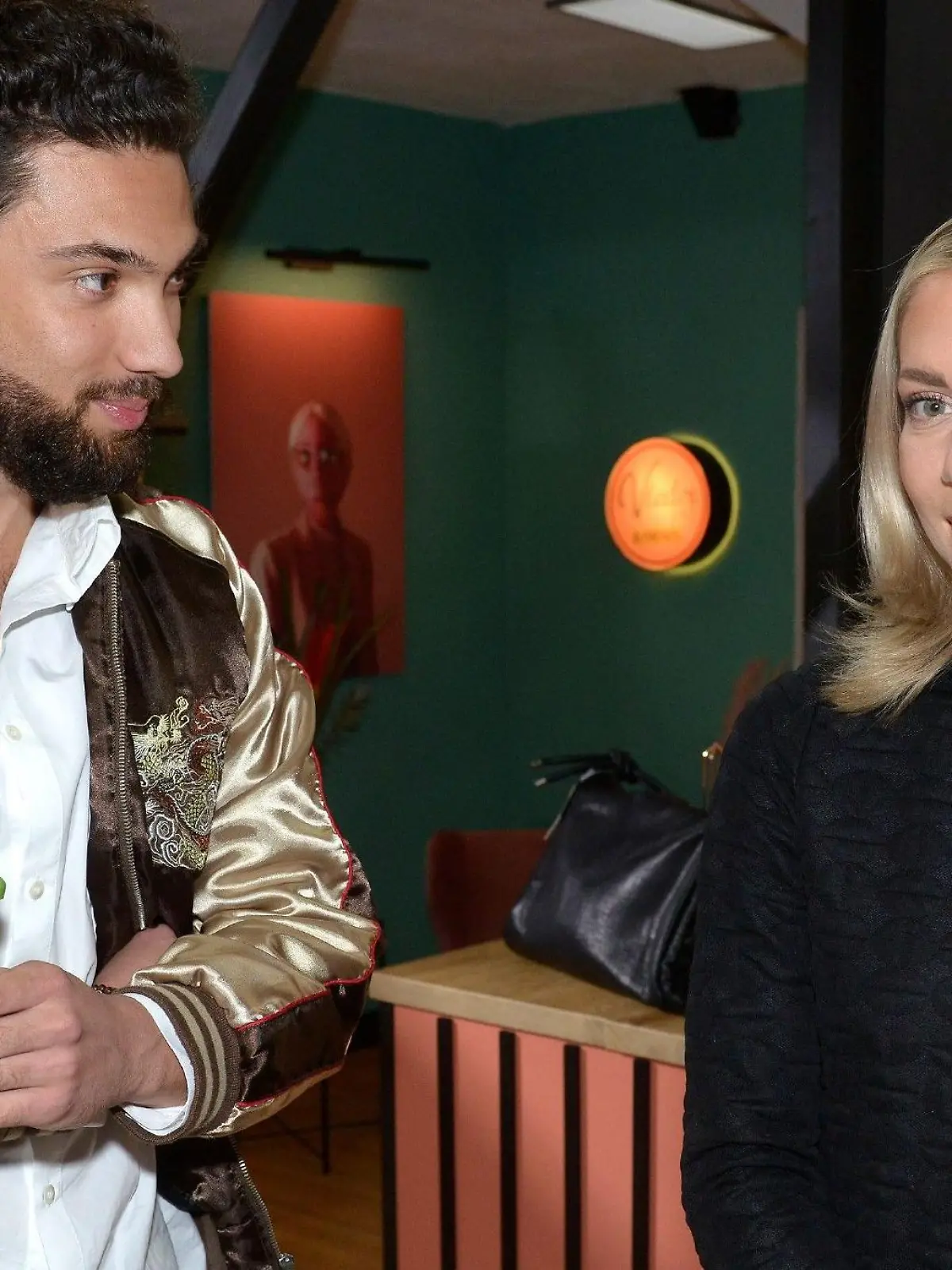 ACHTUNG SPERRFRIST! Die Veröffentlichung dieses Motives ist für alle Online-Medien (außer Programm-Presse) erst ab dem 20.05.2022 frei.

Ist Sunny (Valentina Pahde) mit ihrem Herzen ganz bei Noah (Zeyin Ali)?

Die Verwendung des sendungsbezogenen Materials ist nur mit dem Hinweis und Verlinkung auf RTL+ gestattet.