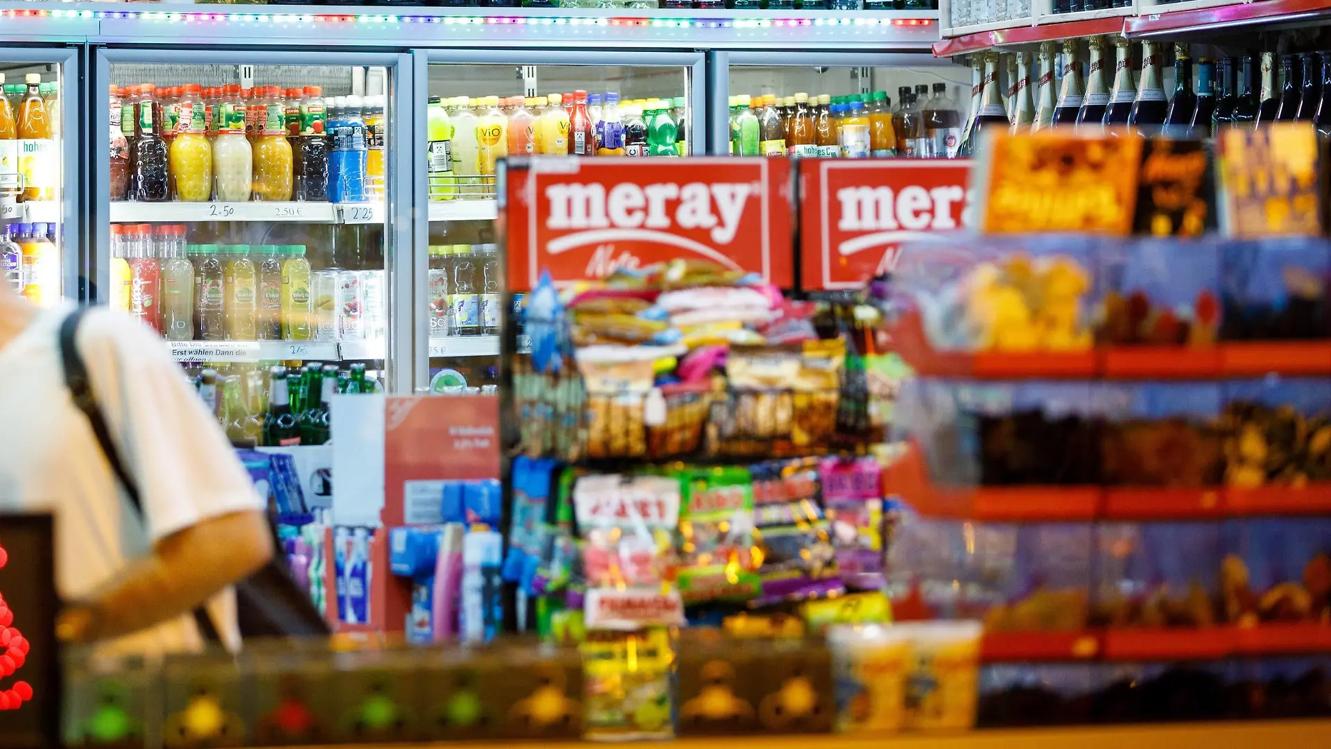 Ein Kiosk an der KVB-Haltestelle Barbarossaplatz. Köln, 01.09.2017 Foto:xC.xHardtx/xFuturexImage