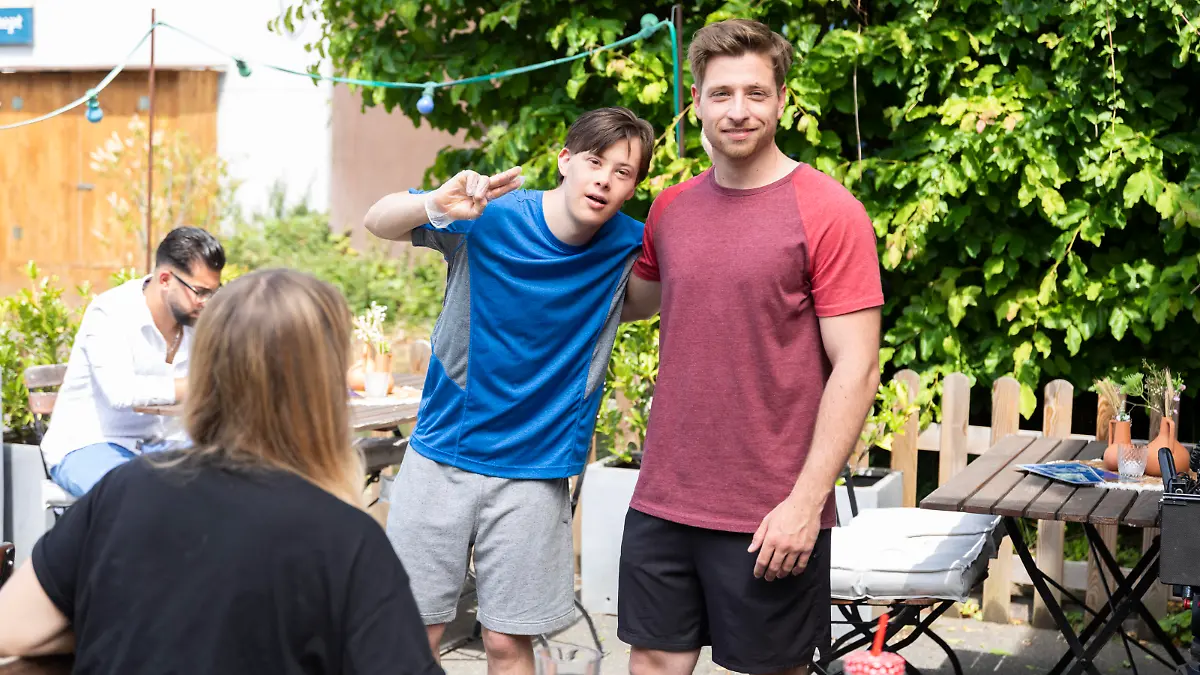 Marvin Kuhn (Fabian Moraw)  Yannick Ziegler(Dominik Flade) Foto RTL Julia Pohle.jpg