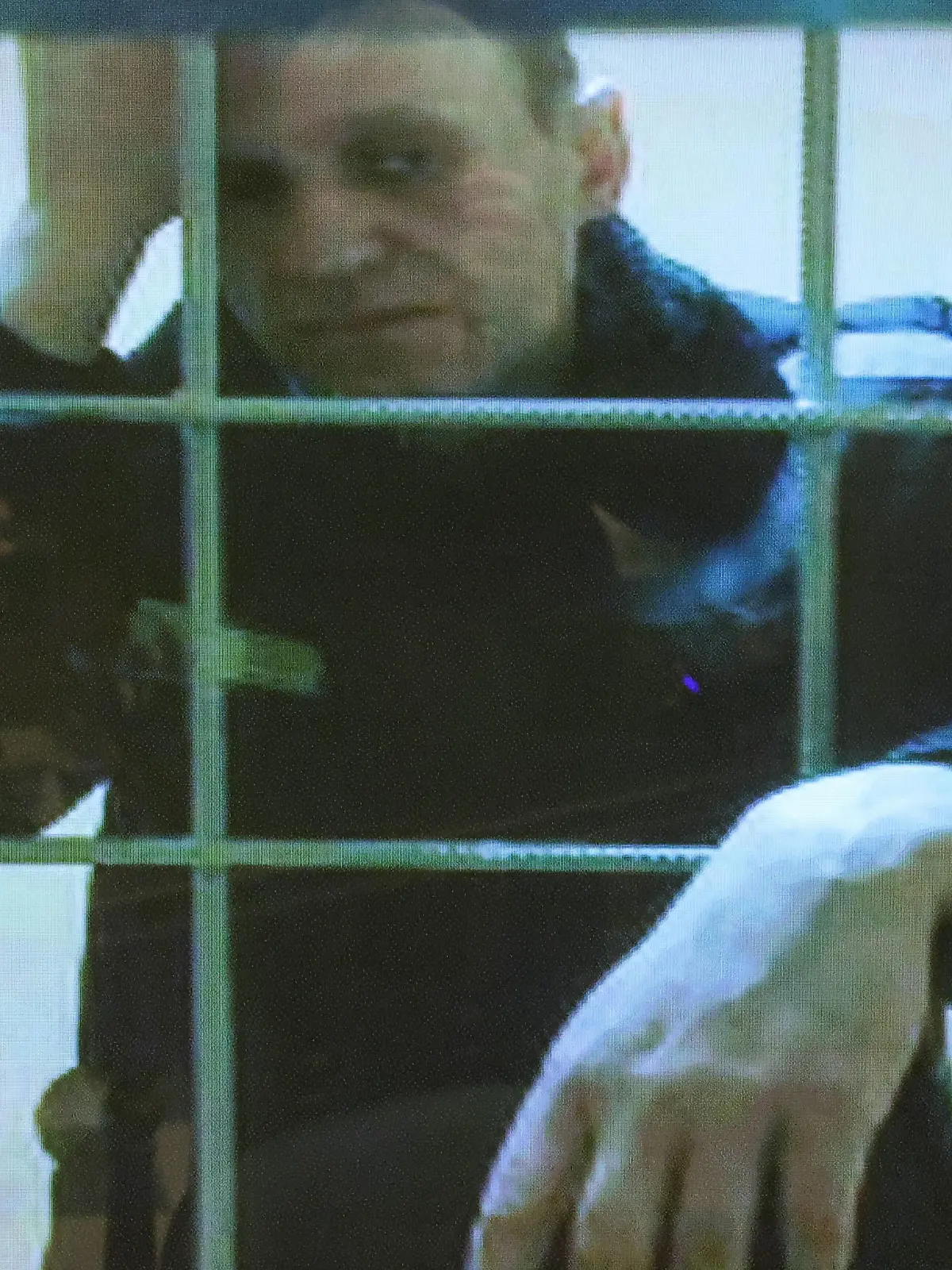 Russland, Alexej Nawalny Gerichtsanhörung per Videoschaltung in Moskau  MOSCOW, RUSSIA  MAY 24, 2022: A screen shows opposition activist Alexei Navalny via video link from Pokrov s Penal Colony No 2 as the Moscow City Court is set to consider his legal team s claim against Moscow s Lefortovo District Court over the legality of his nine-year prison sentence for contempt of court and fraud as well as a 1.2 million-rouble fine. On 22 March 2022, Moscow s Lefortovo District Court held an on-site sentencing hearing against Navalny at Pokrov s Penal Colony No 2 and found Navalny guilty of insulting a magistrate and fraud. Navalny denies the charges. Sergei Karpukhin/TASS PUBLICATIONxINxGERxAUTxONLY TS132765