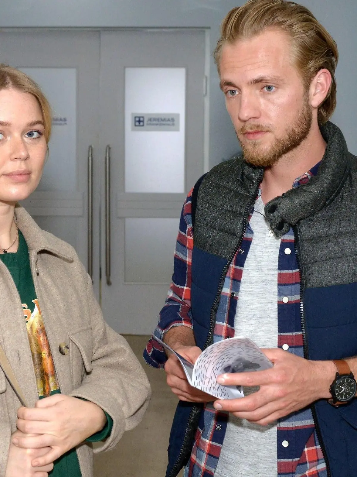 ACHTUNG SPERRFRIST! Die Veröffentlichung dieses Motives ist für alle Online-Medien (außer Programm-Presse) erst ab dem 12.06.2022 frei.

Gina (Isabel Hinz) ist der Meinung, dass sich Paul (Niklas Osterloh) mit Tuner aussprechen sollte.

Die Verwendung des sendungsbezogenen Materials ist nur mit dem Hinweis und Verlinkung auf RTL+ gestattet.