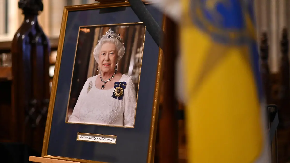 QUEEN ELIZABETH II FUNERAL AUSTRALIA REAX, A portrait of Queen Elizabeth II during a Memorial Service at St Andrew s Cathedral in Sydney, Monday, September 19, 2022. Australians join hundreds of millions of people worldwide to watch Queen Elizabeth II s funeral at landmarks and in homes across the nation. ACHTUNG: NUR REDAKTIONELLE NUTZUNG, KEINE ARCHIVIERUNG UND KEINE BUCHNUTZUNG SYDNEY NSW AUSTRALIA PUBLICATIONxINxGERxSUIxAUTxONLY Copyright: xSTEVENxSAPHOREx 20220919001705256974