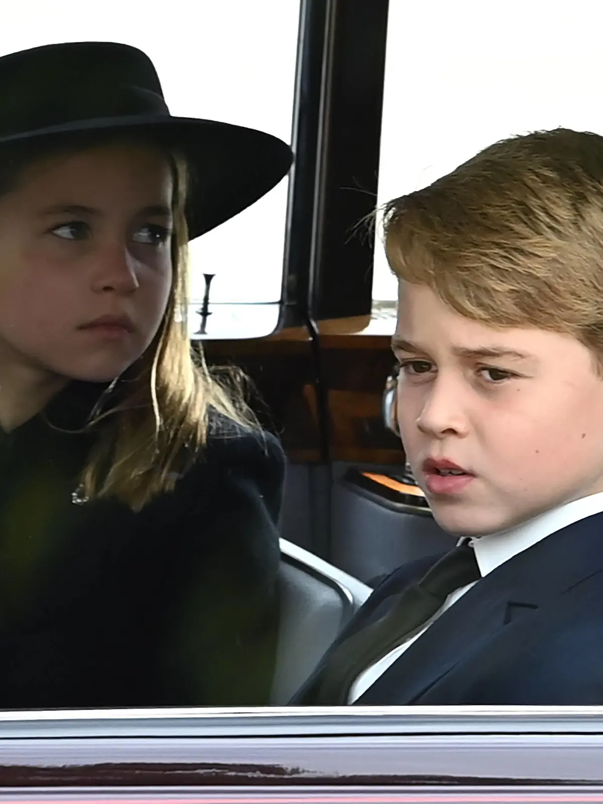 Queen Elizabeth II Funeral Princess Charlotte and Prince George follows The Queens coffin at her State Funeral. After a service at Westminster Abbey, The Queen will be taken to St Georges Chapel, Windsor for a private service and burial. Credit: Doug Peters/EMPICS PUBLICATIONxNOTxINxUKxIRL Copyright: xDougxPetersx 68910261 
