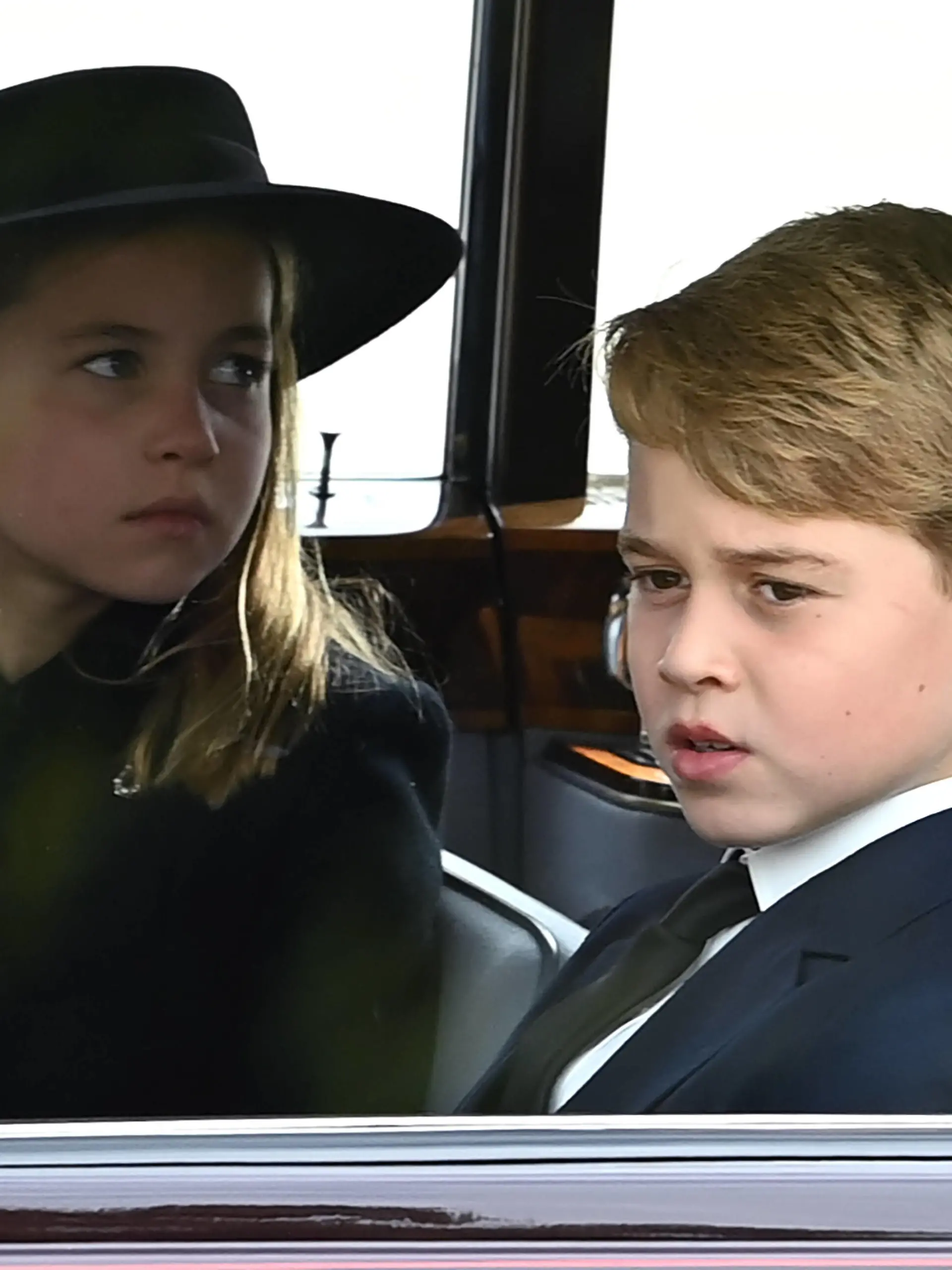 Queen Elizabeth II Funeral Princess Charlotte and Prince George follows The Queens coffin at her State Funeral. After a service at Westminster Abbey, The Queen will be taken to St Georges Chapel, Windsor for a private service and burial. Credit: Doug Peters/EMPICS PUBLICATIONxNOTxINxUKxIRL Copyright: xDougxPetersx 68910261 