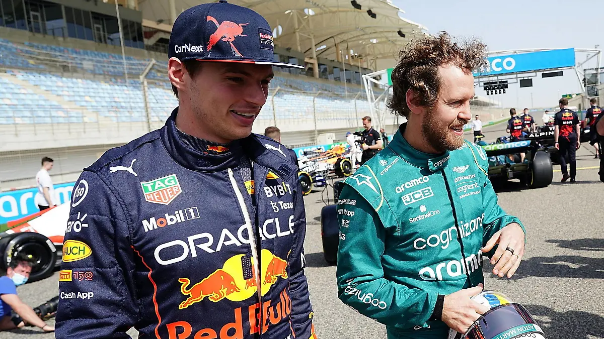 Formel 1 Testfahrten in Bahrain 2022 / 10.03.2022, Bahrain International Circuit, Sakhir, Formel 1 Testfahrten in Bahrain 2022 , im Bild Max Verstappen NEL, Oracle Red Bull Racing, Sebastian Vettel DEU, Aston Martin Aramco Cognizant Formula One Team, Carlos Sainz Jr. ESP, Scuderia Ferrari *** Formula 1 Test Drives in Bahrain 2022 10 03 2022, Bahrain International Circuit, Sakhir, Formula 1 Test Drives in Bahrain 2022 , in picture Max Verstappen NEL , Oracle Red Bull Racing, Sebastian Vettel DEU , Aston Martin Aramco Cognizant Formula One Team, Carlos Sainz Jr ESP , Scuderia Ferrari nordphotoxGmbHx/xBratic nph00250
