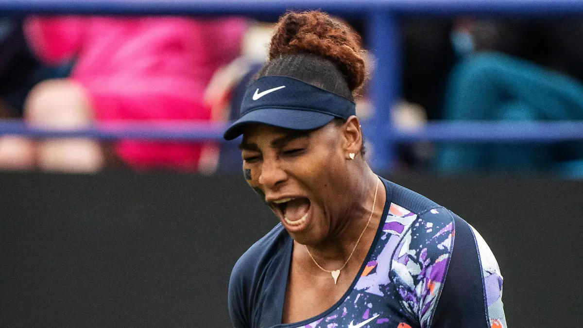 EASTBOURNE, ENGLAND - JUNE 21: Serena Williams of United States celebrates winning a point during their Women s Doubles Round of 16 match together with with Ons Jabeur of Tunisia against Marie Bouzkova and Sara Sorribes Tormeo during Day Four of Rothesay International Eastbourne match on Day 4 of the Devonshire Park on June 21, 2022 in Eastbourne, E Rothesay International Eastbourne - Day Four Copyright: xSebastianxFrej/MBxMediax