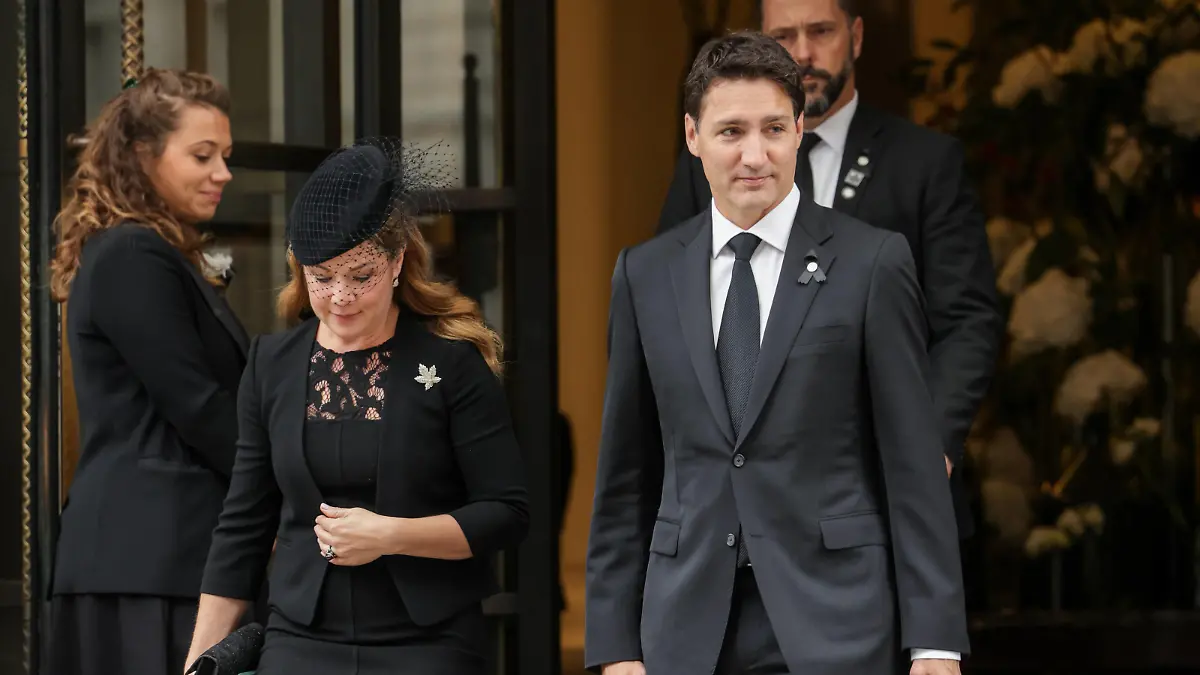 Canadian Prime Minister Justin Trudeau and his wife Sophie Gr goire Trudeau leave their hotel to attend the funeral of Queen Elizabeth II at Westminster Abbey Featuring: Justin Trudeau, Sophie Gr goire Trudeau Where: London, United Kingdom When: 19 Sep 2022 Credit: Phil Lewis/Cover Images PUBLICATIONxNOTxINxUKxFRA Copyright: xPhilxLewisx 51993597