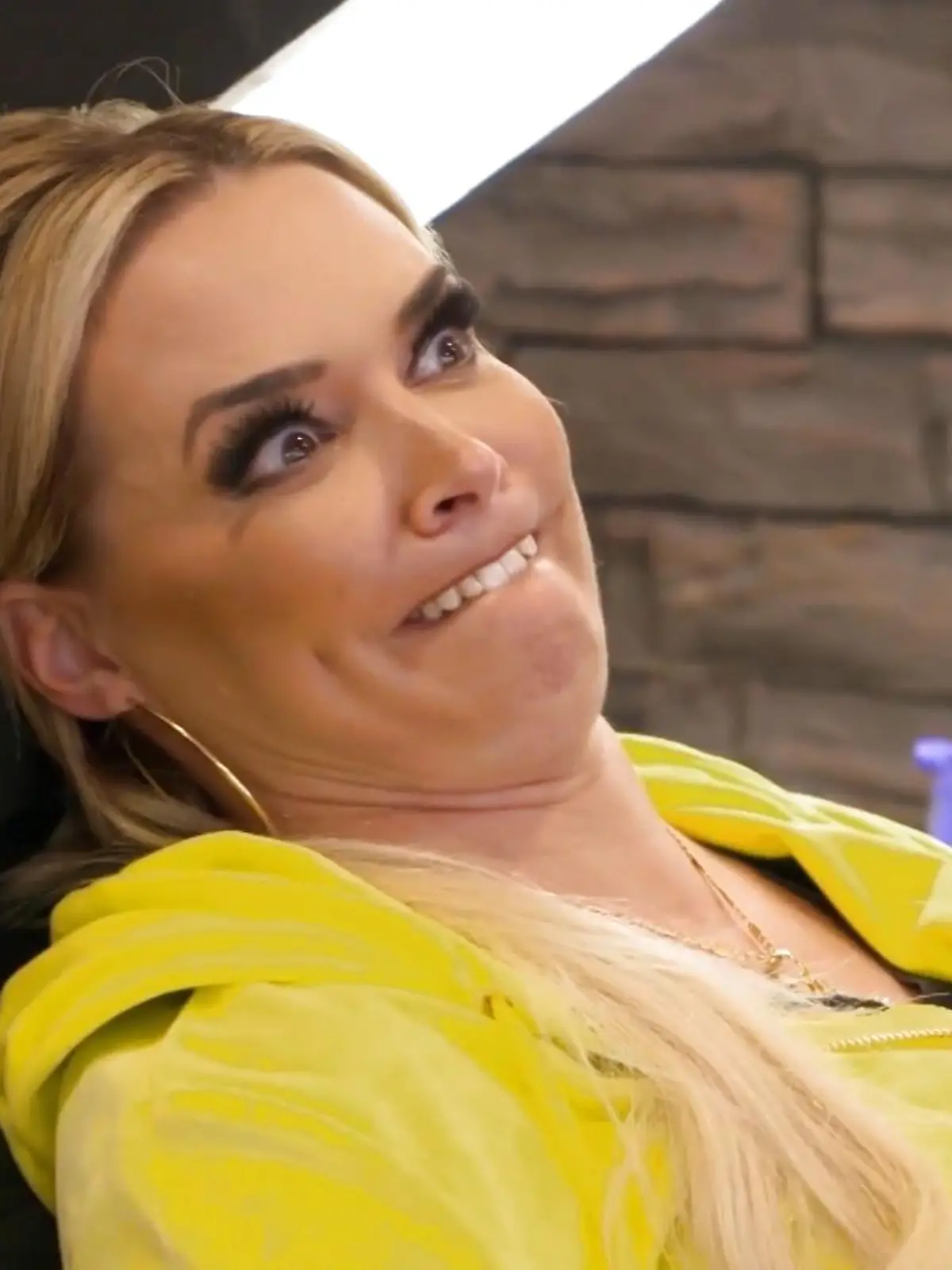 Daniela Katzenberger bei der Tätowiererin - nicht unbedingt die beste Kombi.