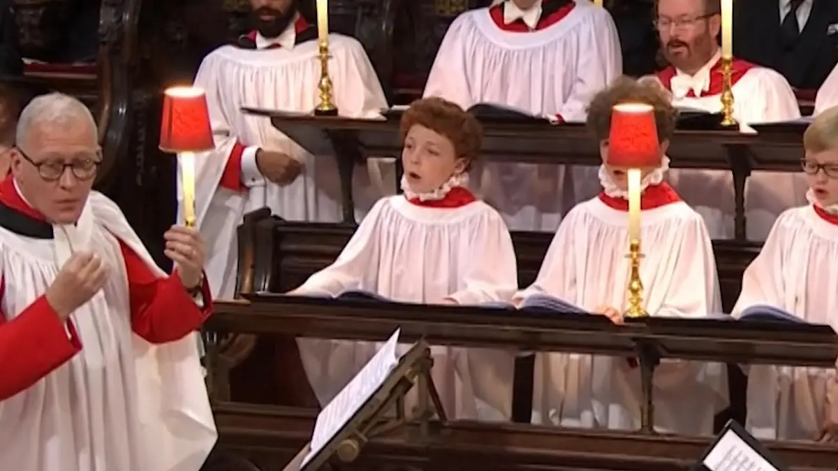Chorjunge Barnaby Scholes gewann die Herzen der royalen Fans